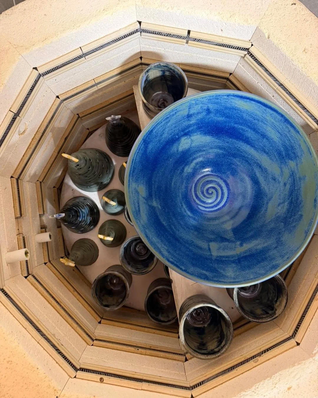 Hoping everyone had a happy Thanksgiving! 

Photos from today&rsquo;s kiln&hellip; 

#hotkilns #pottery #potteryofinstagram #potterystudio #potterylife #Thanksgiving