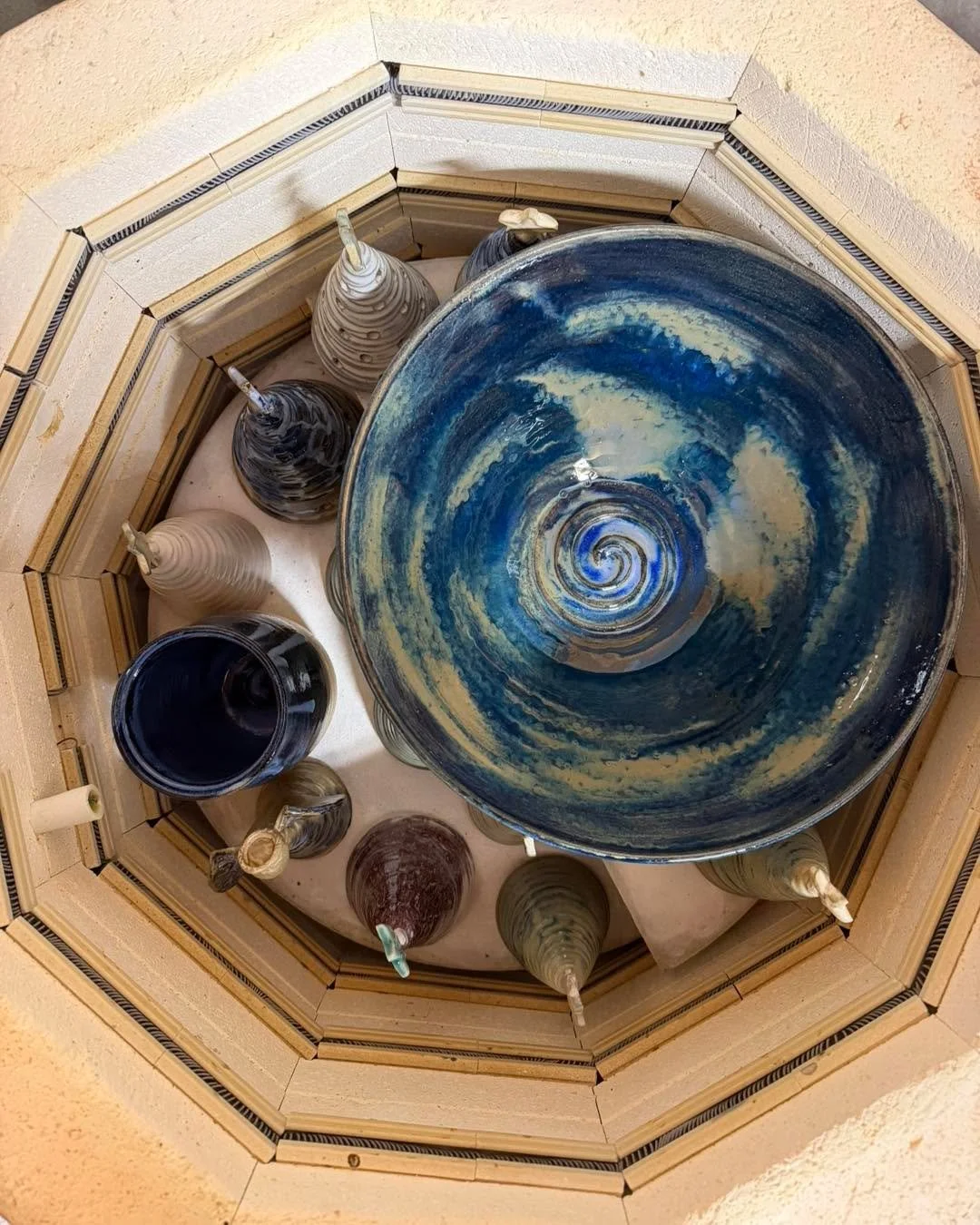 Today&rsquo;s kiln had the last few Christmas pieces of 2025, which I&rsquo;ll be delivering over the next couple days! 

#christmas #christmas2025 #Christmas #christmastime #angels #pottery #potterystudio #potterylife #hotkilns #redbarnpotteryco