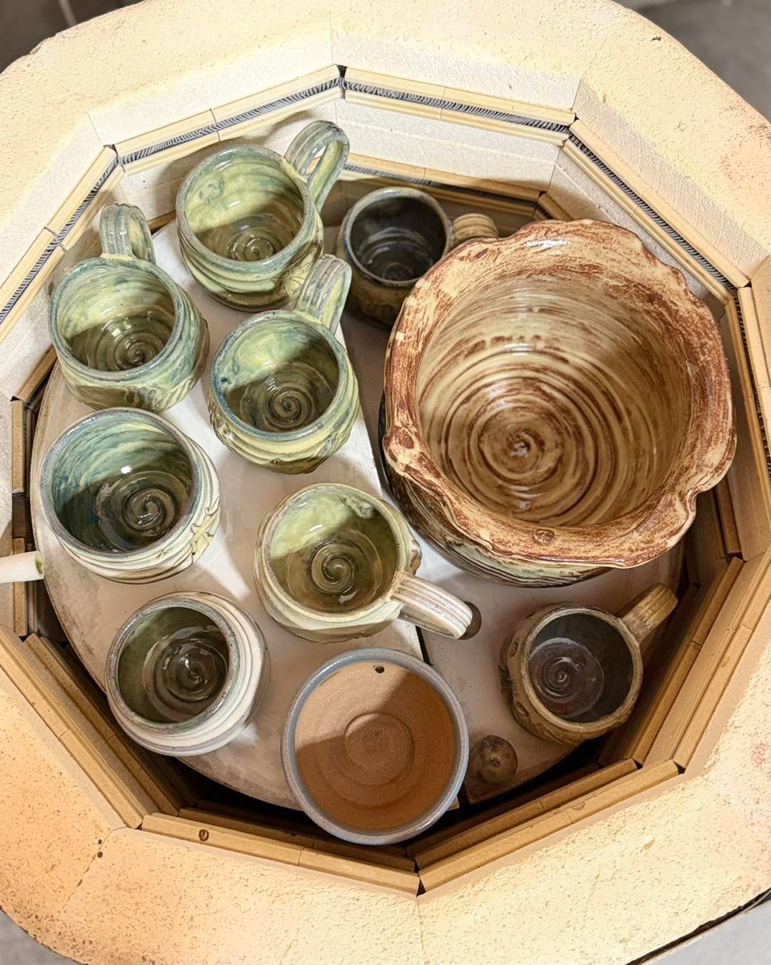 Still too hot to touch but what a difference a day makes! 

#redbarnpotteryco #pottery #hotkilns #kilnopening