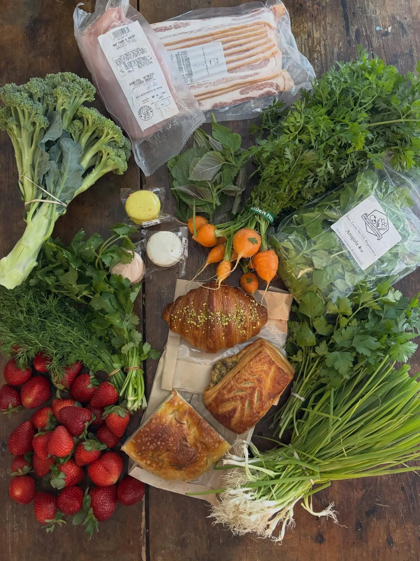 Weekly haul from @mckinneyfarmersmarket 🌈