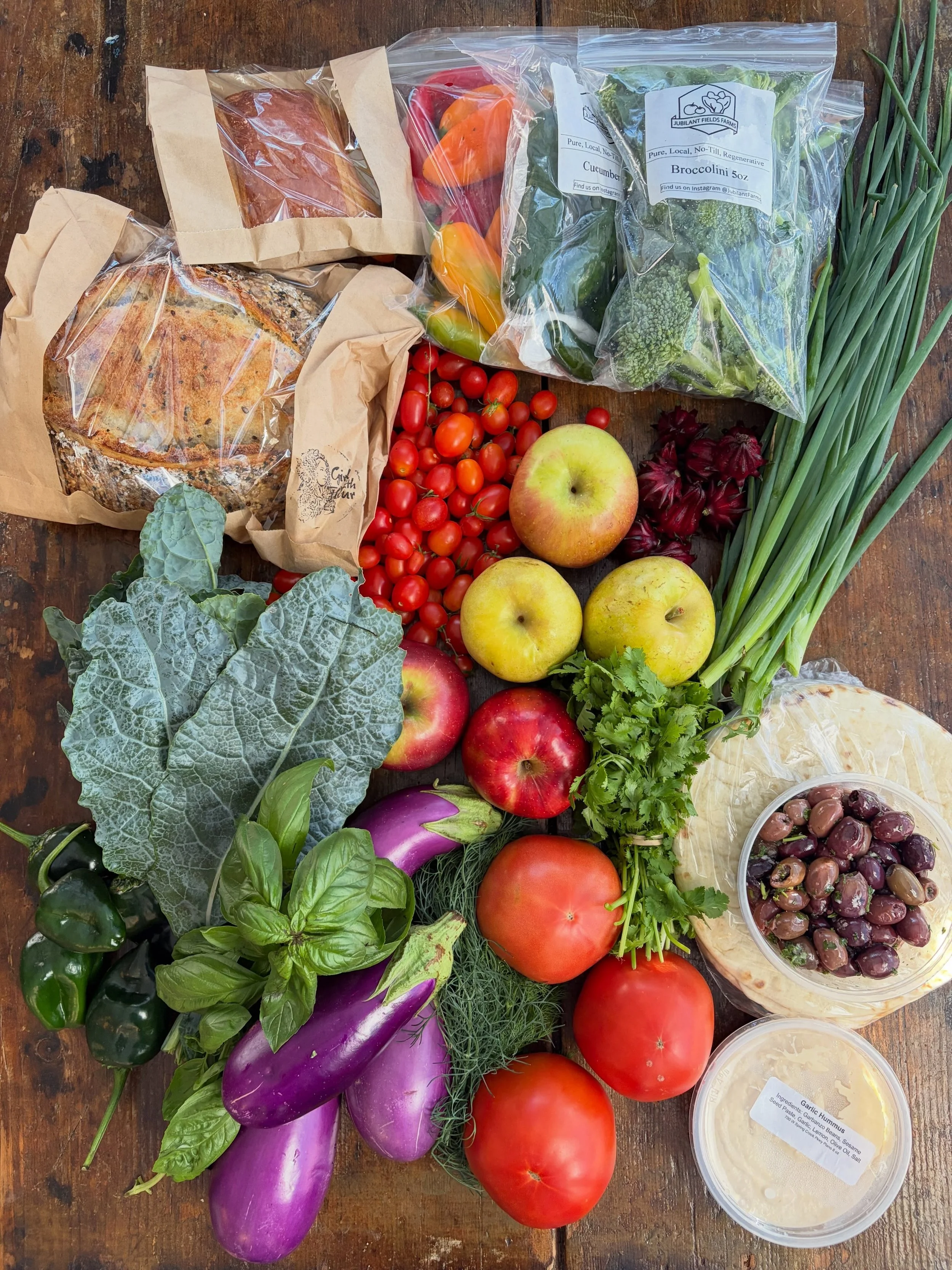 Another gorgeous haul from the farmers market 😍 farms and makers are tagged! #eatlocal #farmers #organic