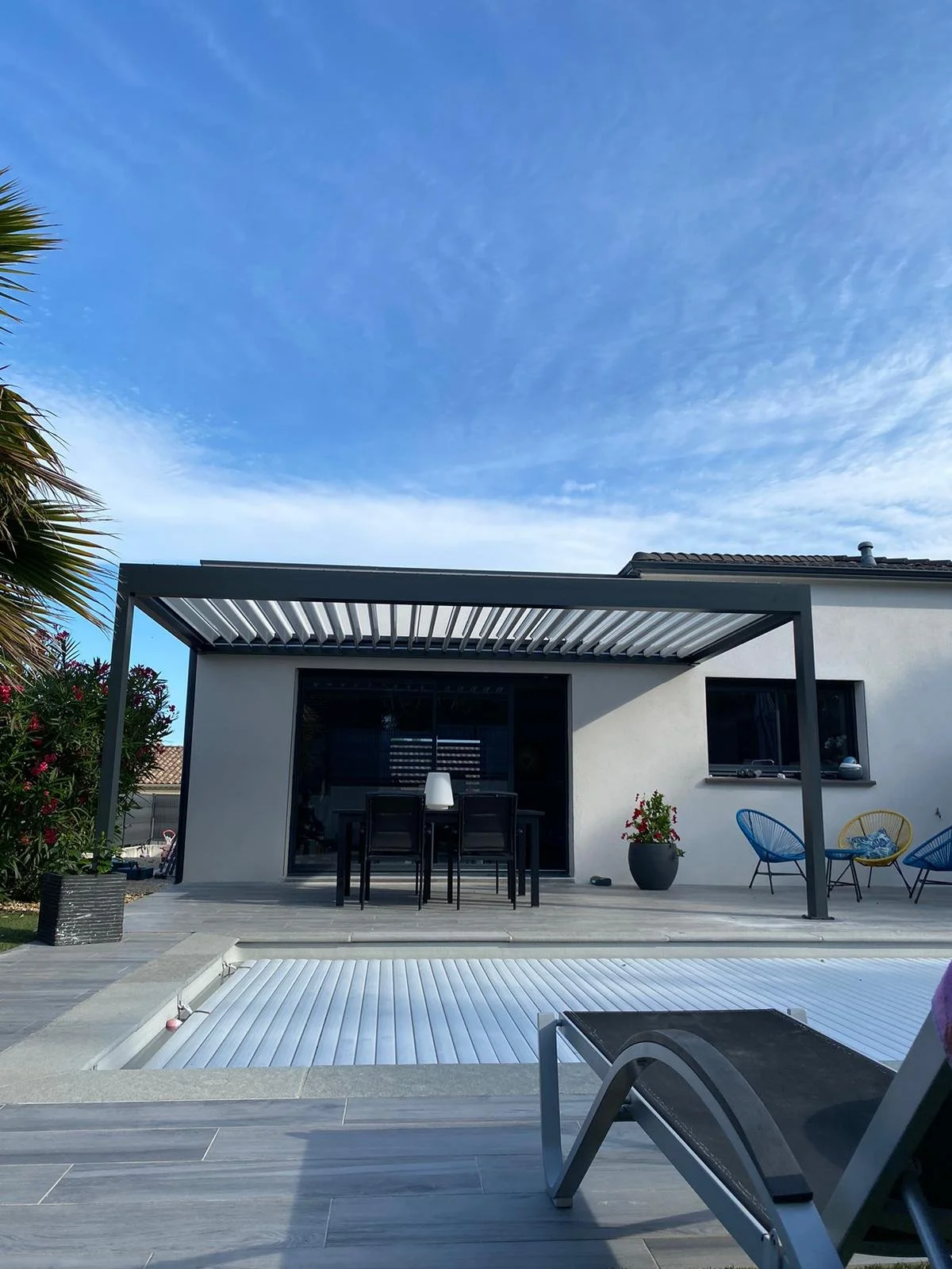 Installation d'une pergola bio climatique en aluminium