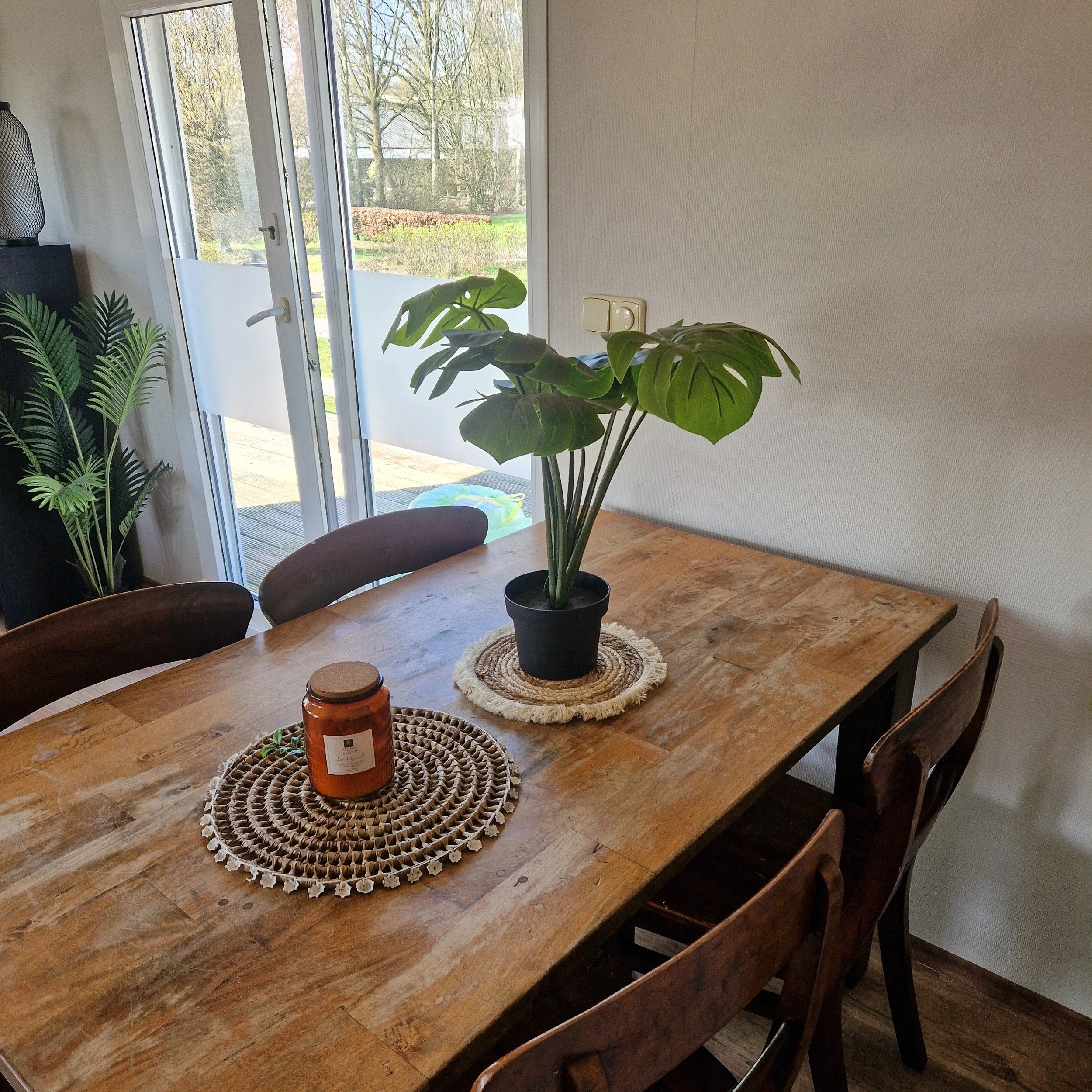 Professionele schoonmaak van woonkamer en huis door MixServ in Gemert, Boekel en Elsendorp.