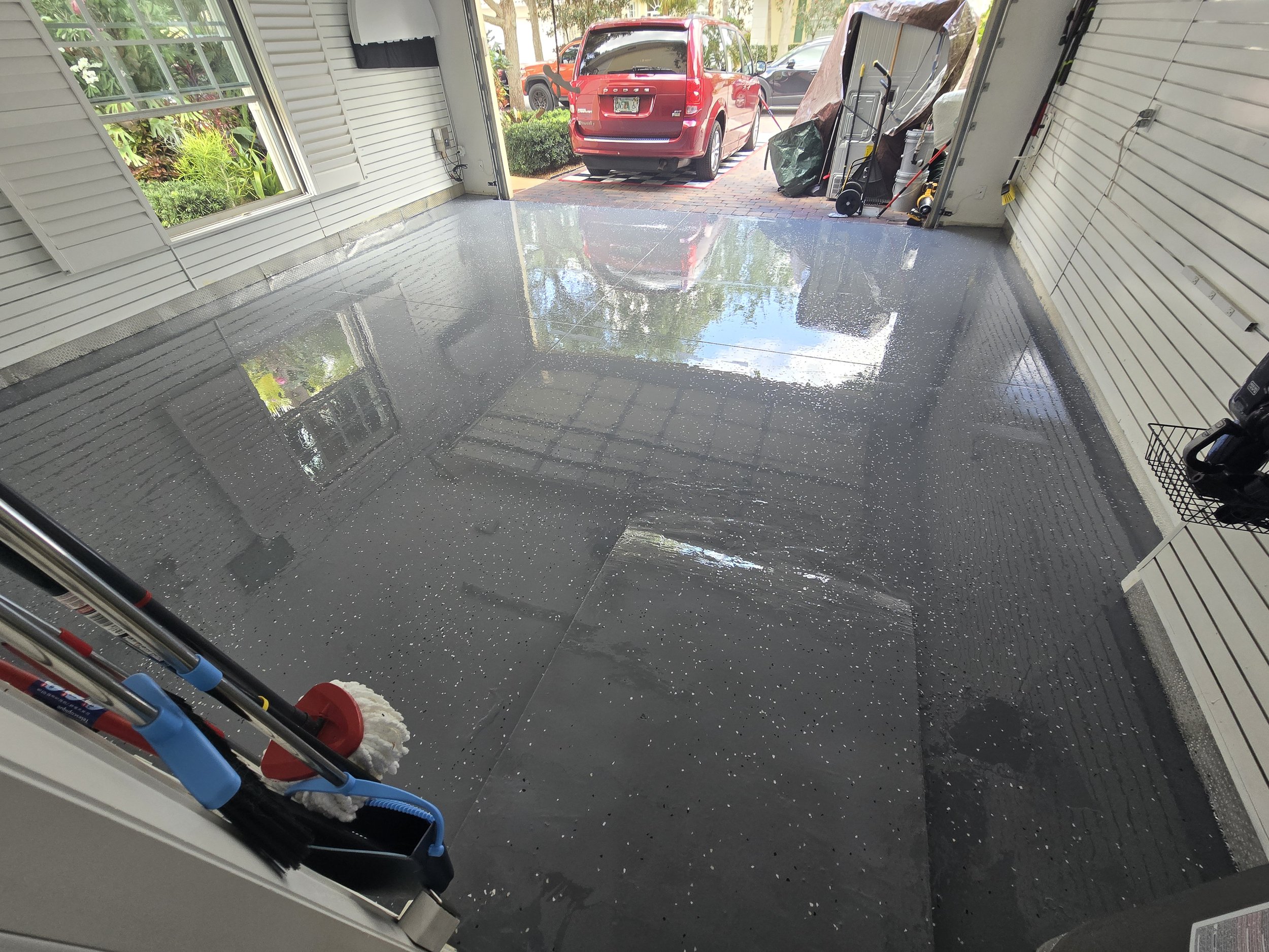 Glossy epoxy garage floor