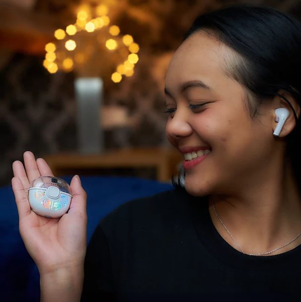 Harry Potter Hogwarts Earbuds & Light-Up Case