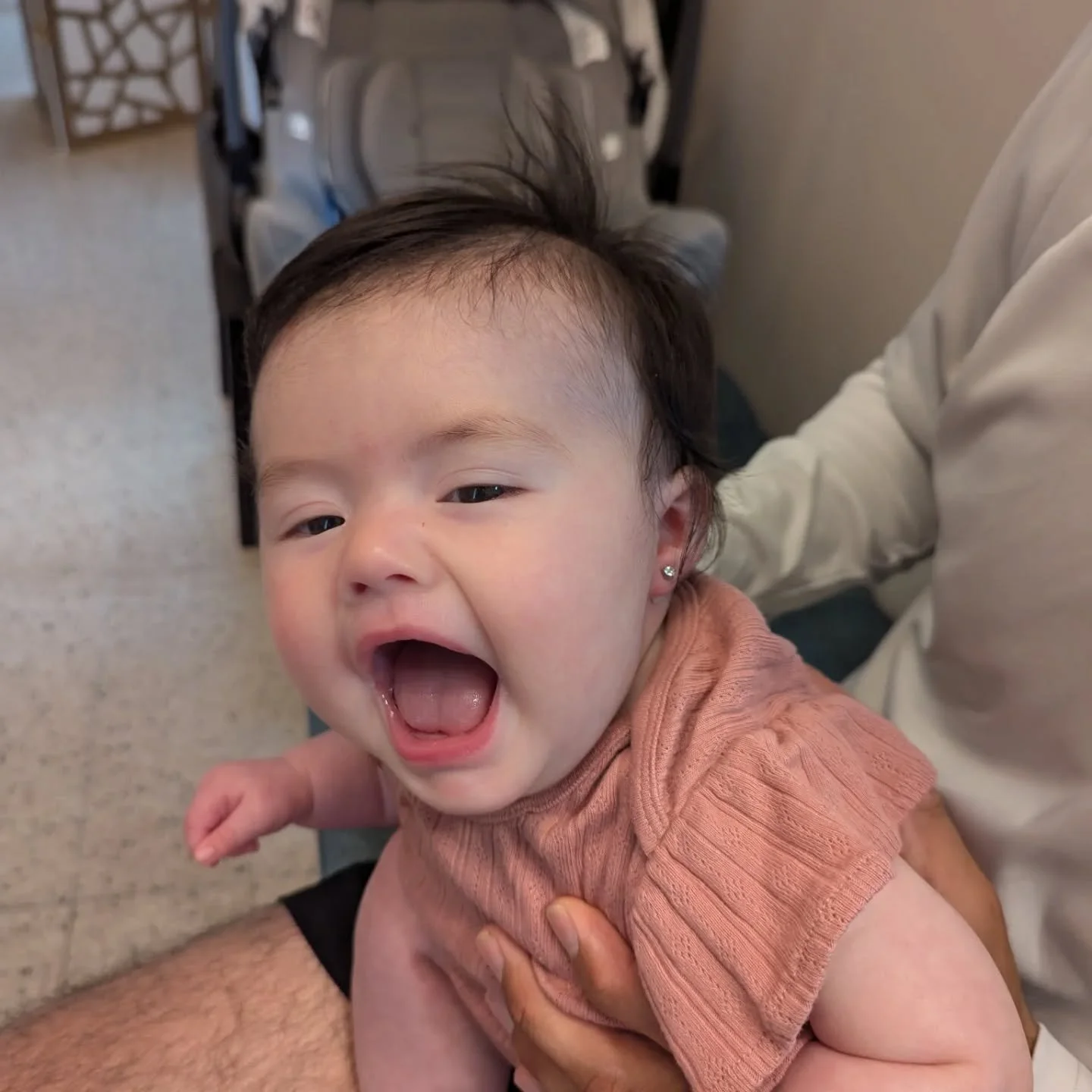 Be cuter, I dare you! 😍 This little lady is 3 months old and got her ears pierced today! No discomfort and no tears 💪
#pierced #nurseearpiercing #skokie #hypoallergenicearrings #blomdahlusa #summerpiercings #babypiercings