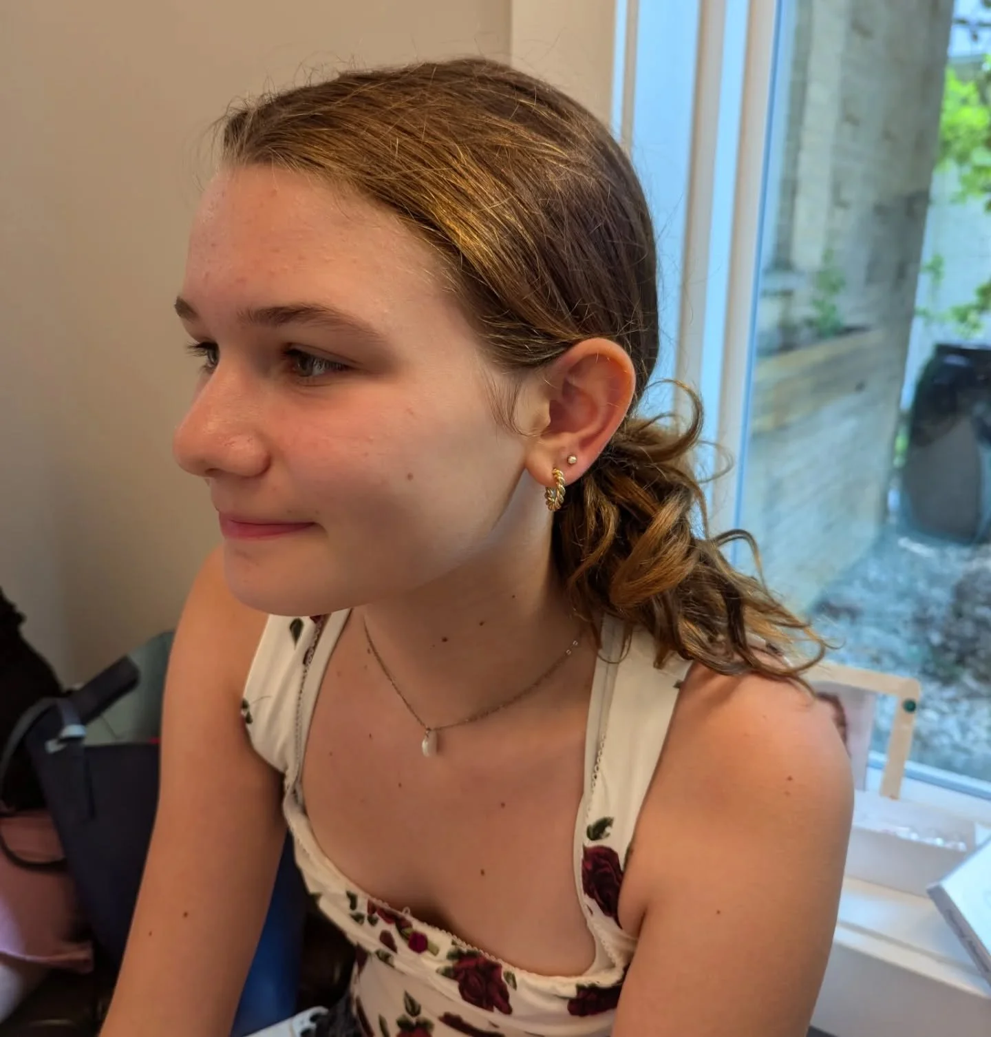 2 years ago I pierced her ears 👂 and today she came back to get a pair of second piercings to celebrate her birthday 🎂! Ah it's such an honor to get a repeat customer, and see kids who I've pierced growing up so beautifully (and taking such good ca