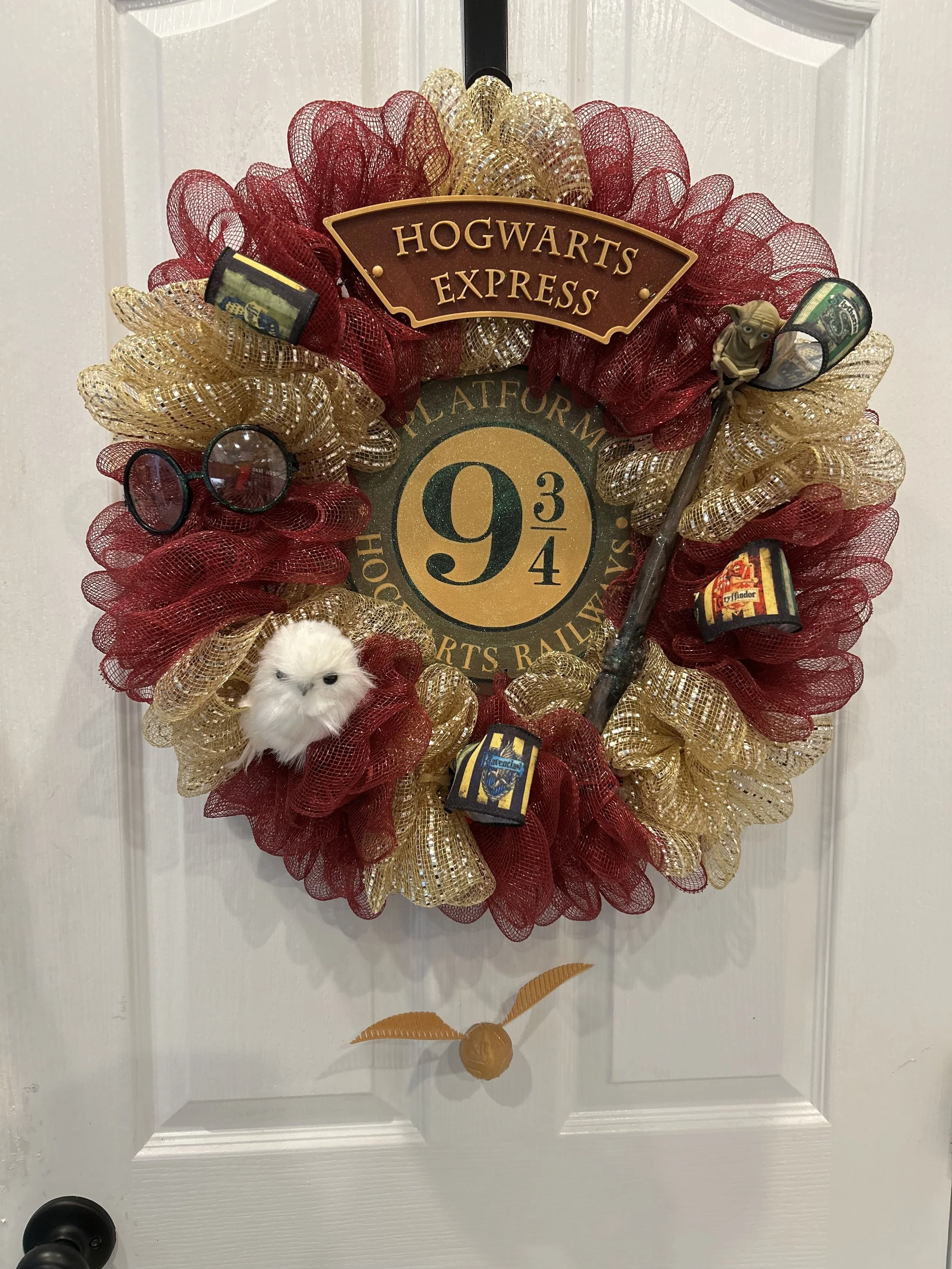 Harry Potter 9 3/4 with flying snitch