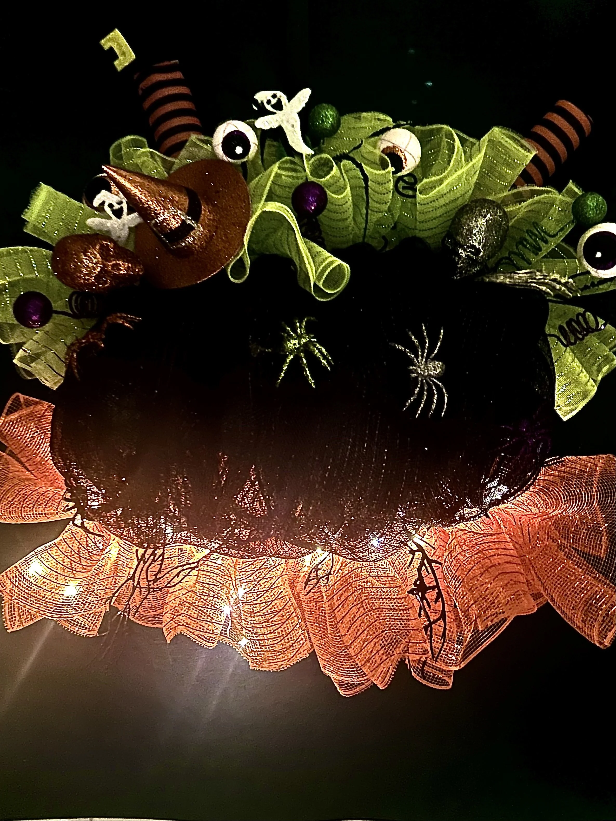 Cauldron Halloween Wreath Lights on