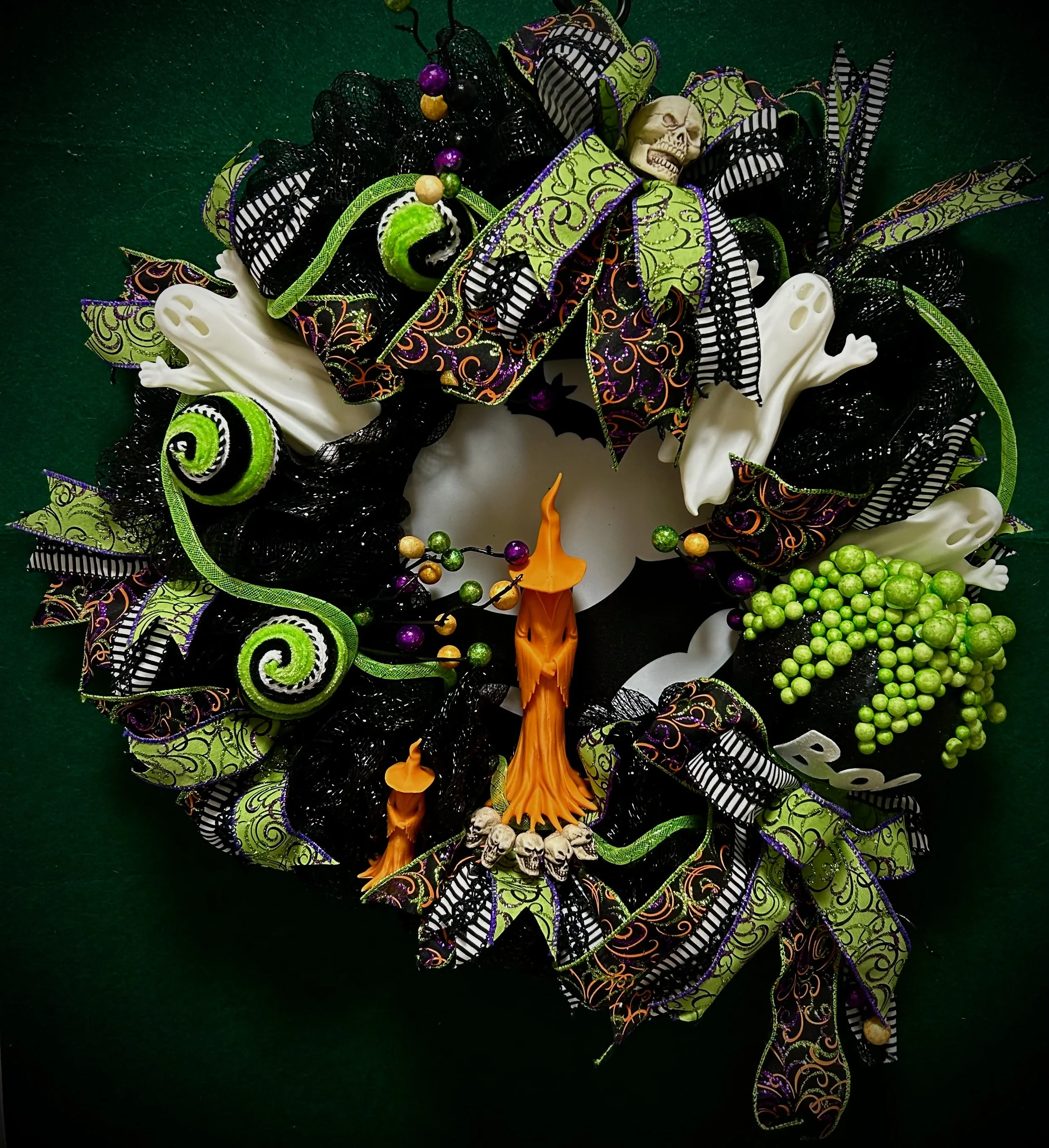 Spooktacular Halloween Wreath Lights up