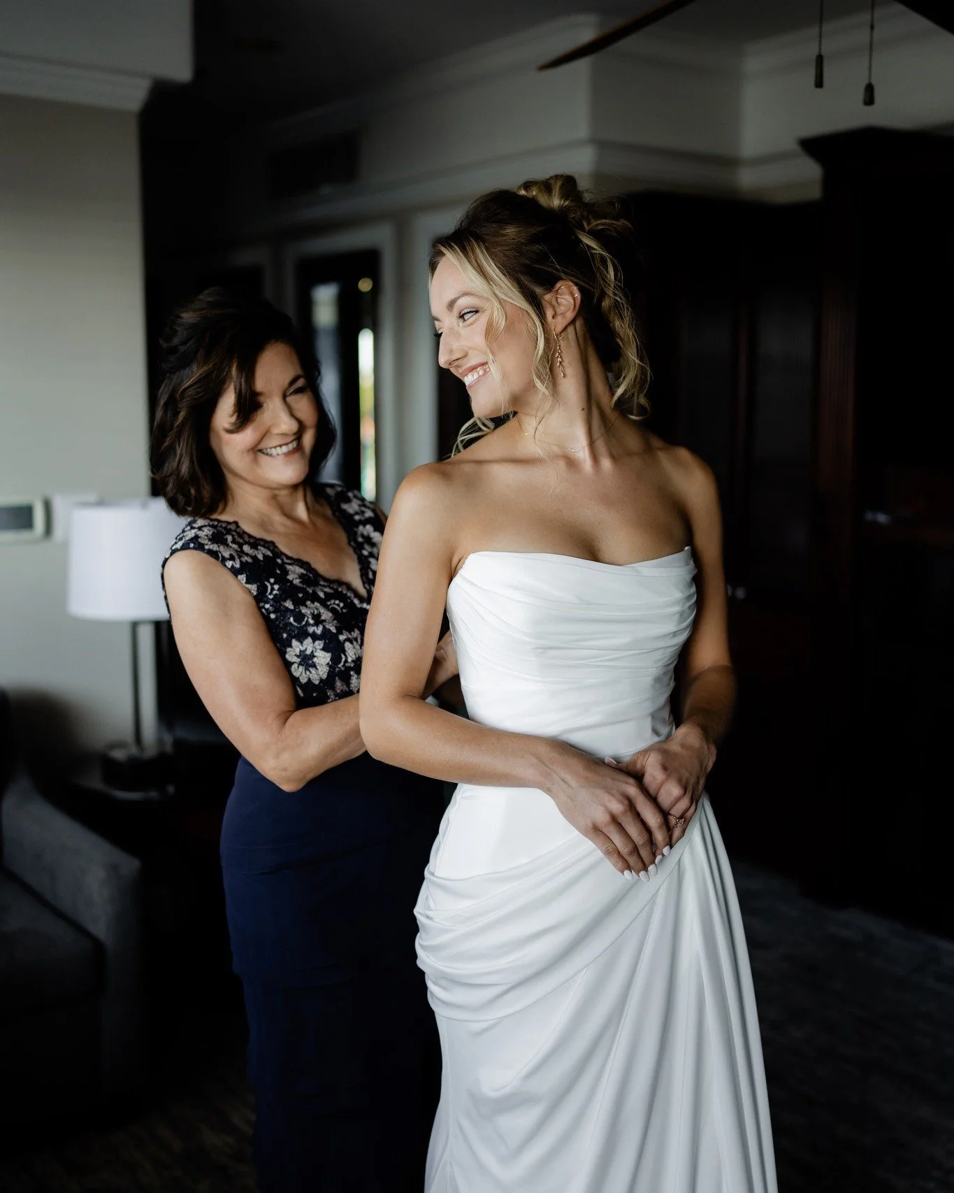 Those quiet moments before forever 🤍

#hitchedinkc

Hotel: @camdenonthelake 
Venue: @osageresort 
Hair: @upliftedbride 
Makeup: @mubytabithadotcom 
Photographer: @lighterfocus 
Transportation: Zee&rsquo;s Express
Officiant: @ratherbeknappen 
DJ/Band
