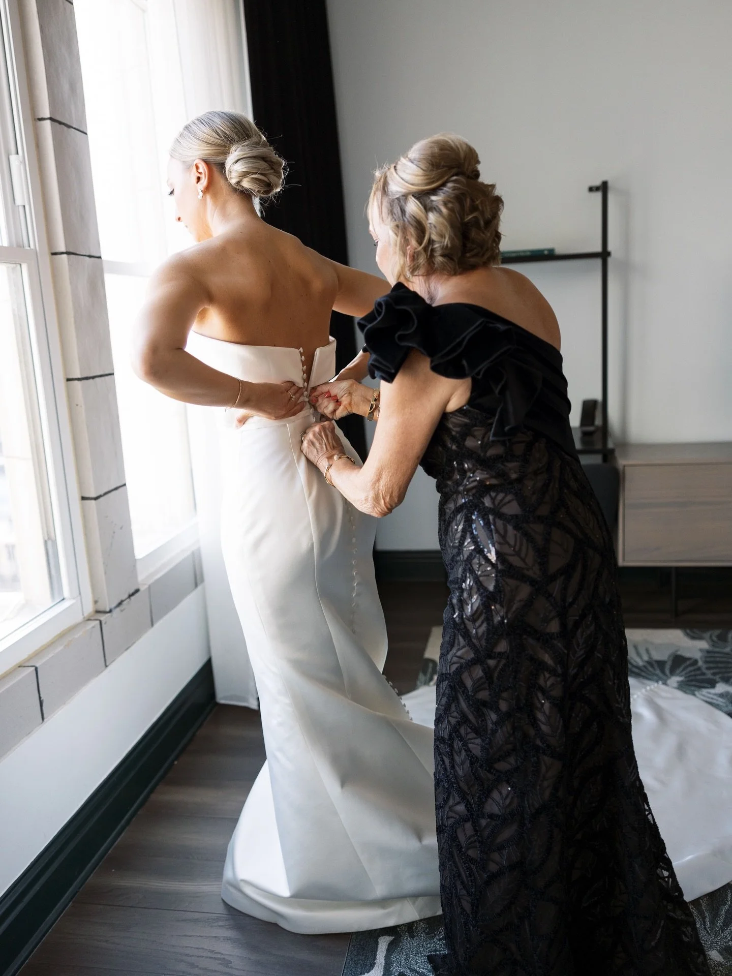 It&rsquo;s all the little moments that make your day truly special. 🤍 

And we love being a part of every one. 

#hitchedinkc 

Photo: @brittynelizabeth.studios 
Venue: @hotel_kansascity 
Hair &amp; Makeup: @bronzedandblushed 
Floral: @goodearthflor