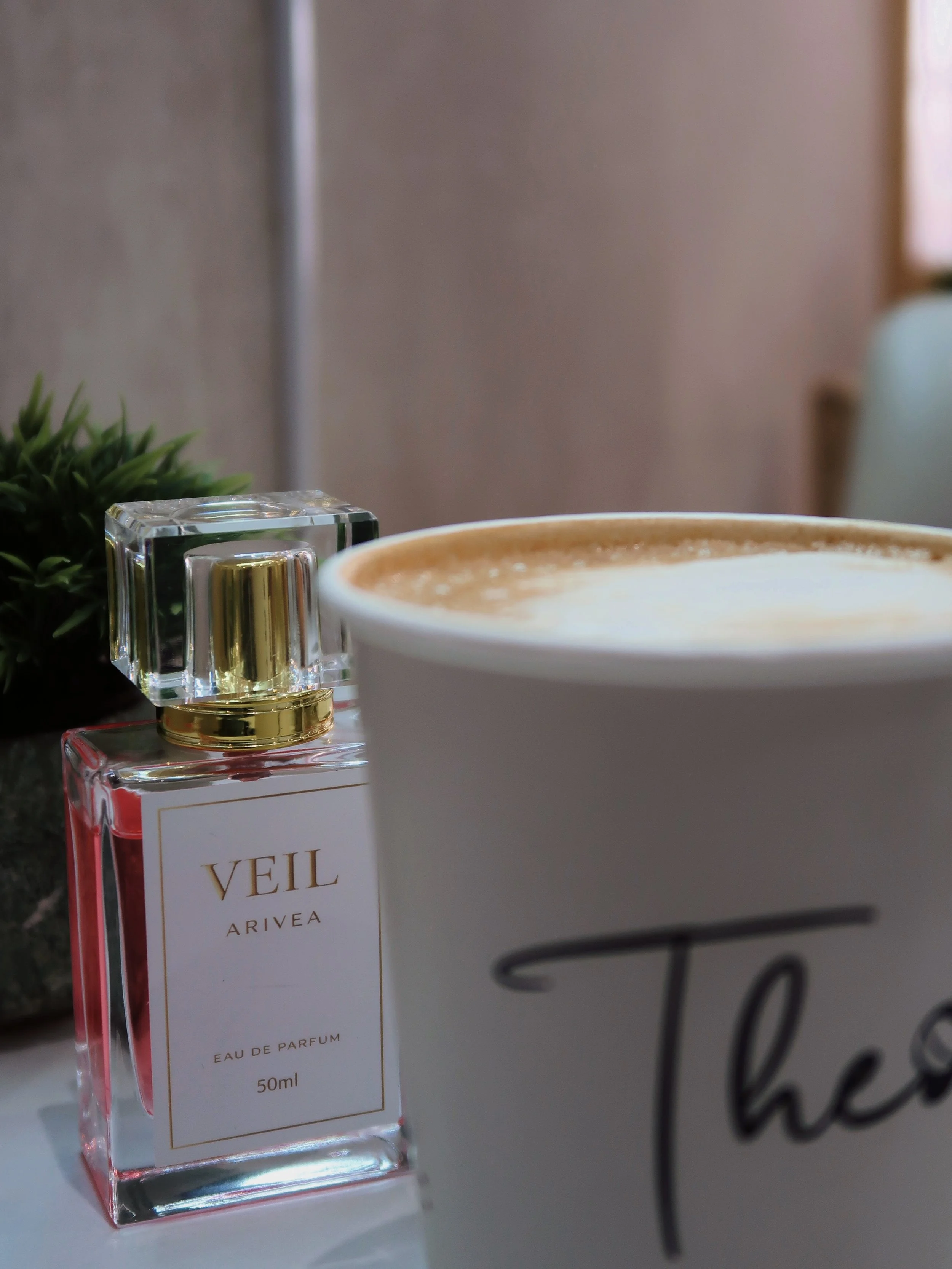 Introducing our first collaboration with Theos🤍
اول بوست تعاون مع كافيه ثيوس🤍
#PerfumeTok #CafeAesthetic #LuxuryPerfume #FragranceLover #CoffeeDate