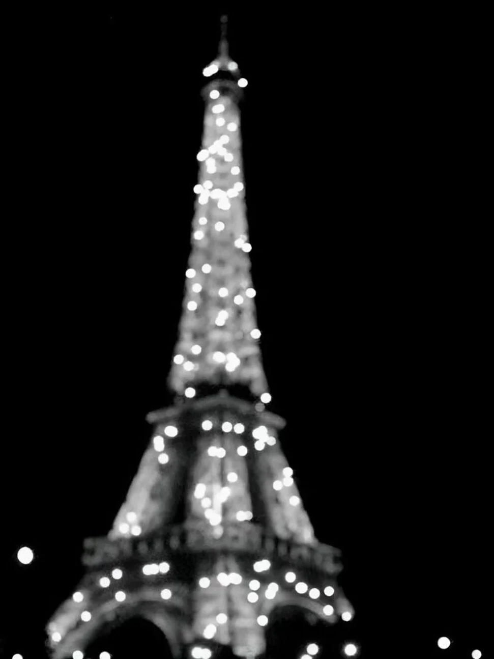 Je t&rsquo;aime, Paris 🗼✨

.

.

. #eiffletower #champelys&eacute;es #parisvibes #parisstyle #parismonamour #parissienne #parisfashionweek