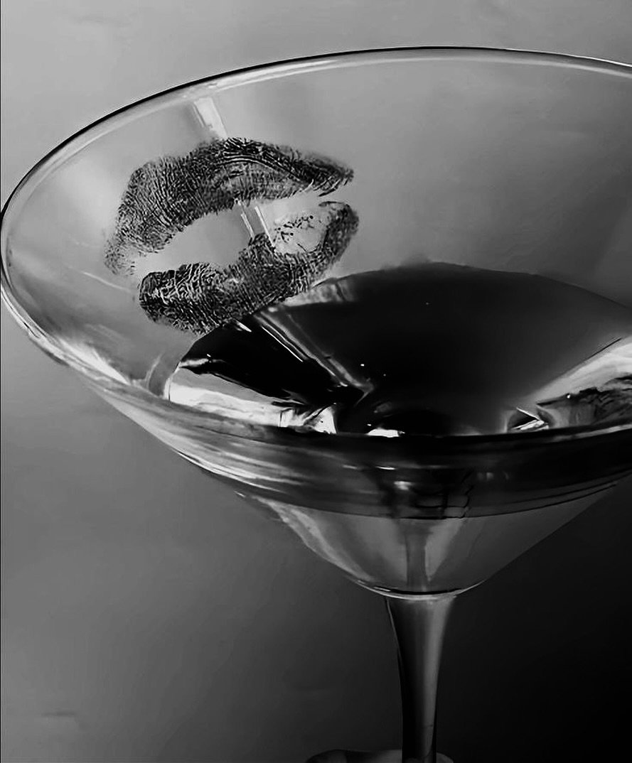 A little sparkle, a little mischief &mdash; just the way we like it💋 

#DiscoVibes #MartiniMood #DiscoDecor #GlamVibes #DiscoDesign #LuxuryDecor #PartyDetails #CreativeDecor #GlassAndGlow #ChicDecor