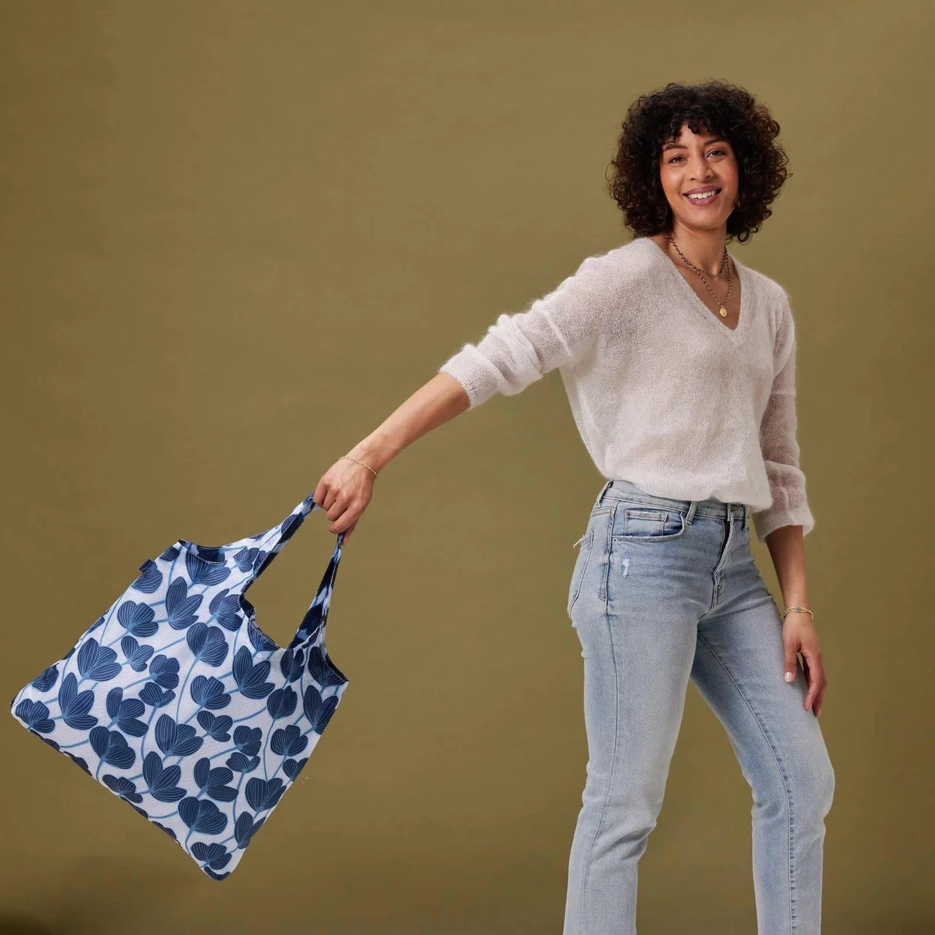 blue shopper 3.webp