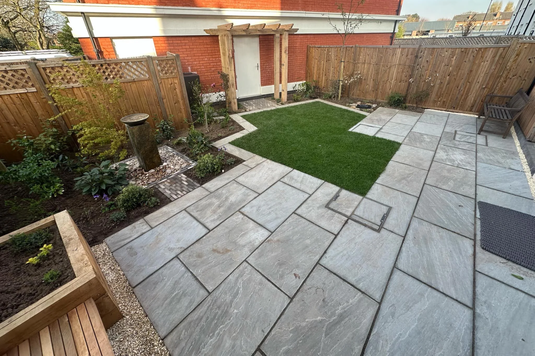 ๐ฟ Grey Indian sandstone paving with hardwood timber sleepers