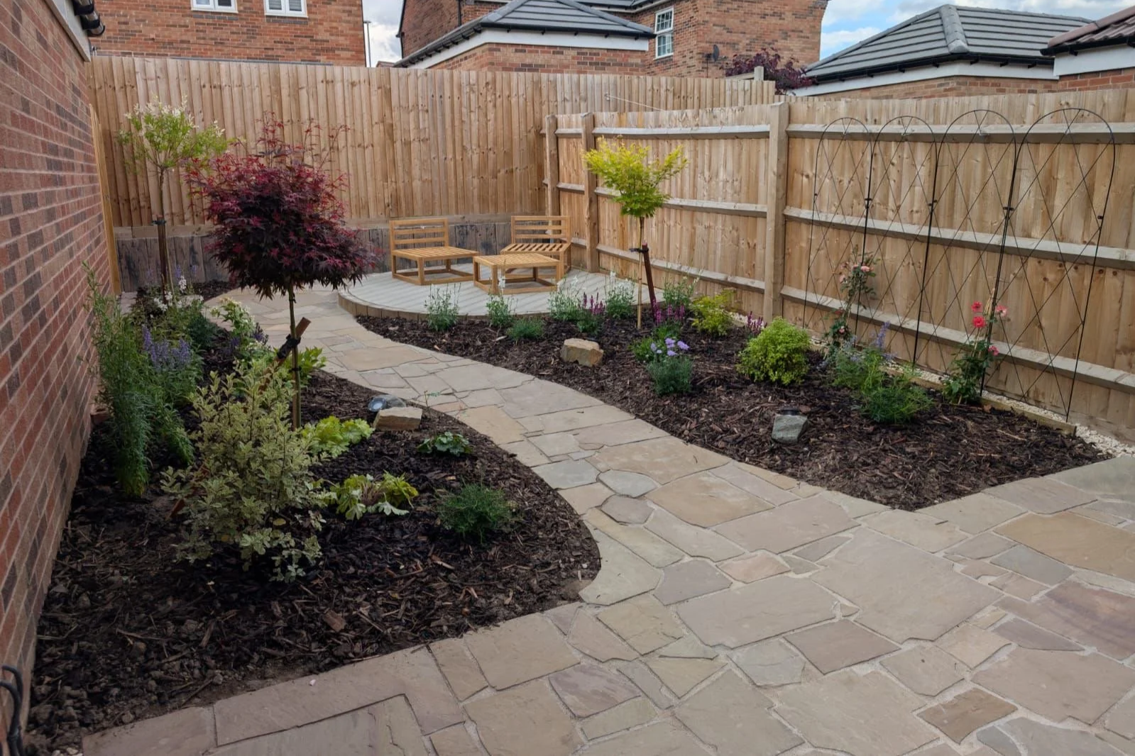 ๐๏ธ Buff Indian Sandstone paving hand-cut into crazy paving