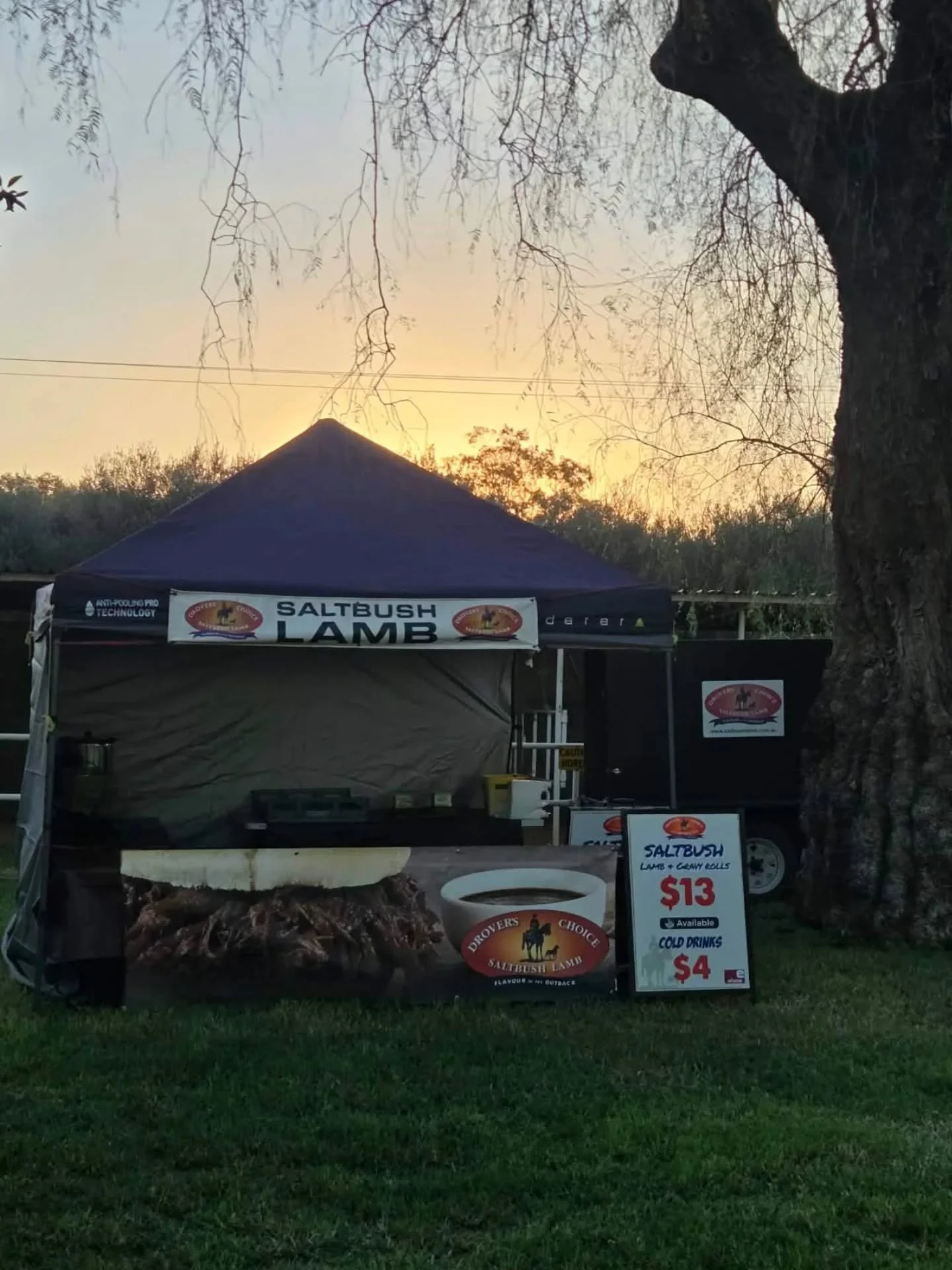 𝗟𝗼𝘃𝗲 𝘀𝘁𝗮𝘆𝗶𝗻𝗴 𝗹𝗼𝗰𝗮𝗹 🧡

What a weekend around Narromine! Friday night we were at the Gorillas rugby running the canteen, Saturday we attended the ANZAC Day service, and Sunday was spent trackside at the races &mdash; with a quick trip 