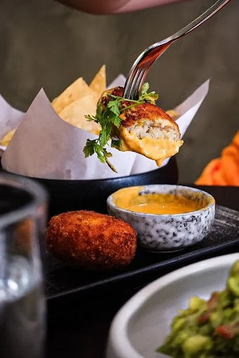 Underpass restaurant 9993.jpg