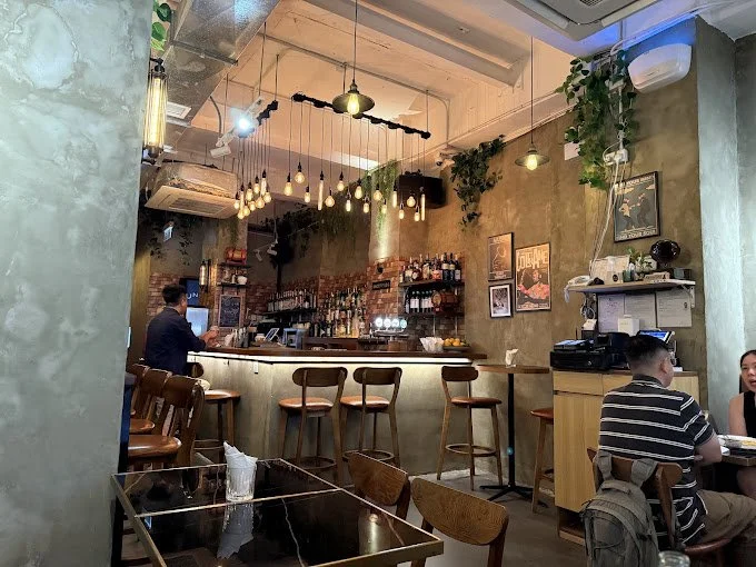 Underpass restaurant 99992.jpg