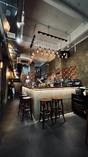 Underpass restaurant 999992.jpg