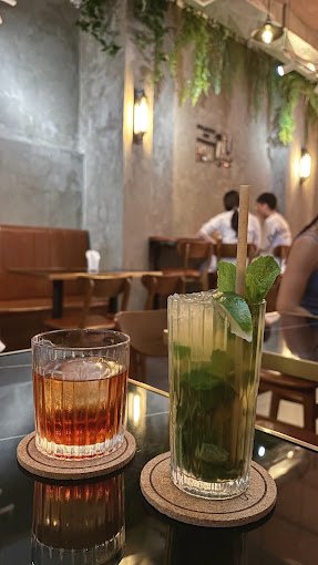 Underpass restaurant 999996.jpg