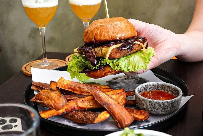 Underpass restaurant 8.jpg