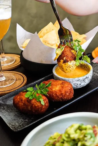 Underpass restaurant 92.jpg