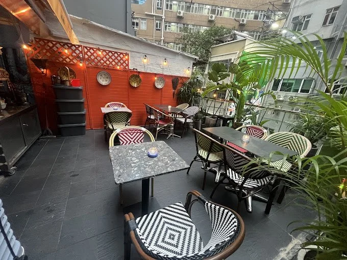 Sahara lounge 99.jpg