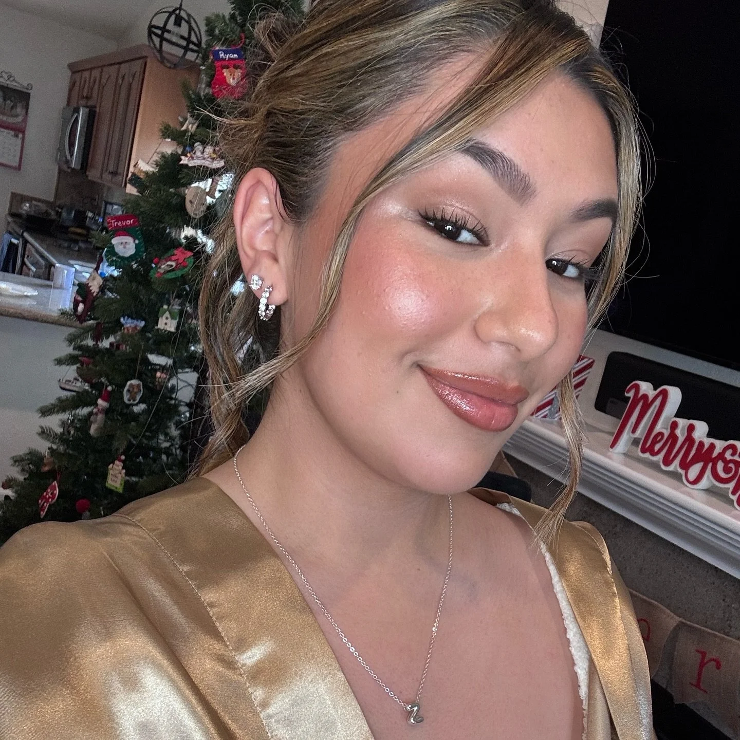 It&rsquo;s my favorite time of year, minus the cold weather! 🥶 

Winter tends to dry skin out&hellip; cold air, indoor heating &amp; less humidity @embryolisseusa Lait-Cr&egrave;me Concentrat&eacute; is my favorite option for dry, normal, or even so