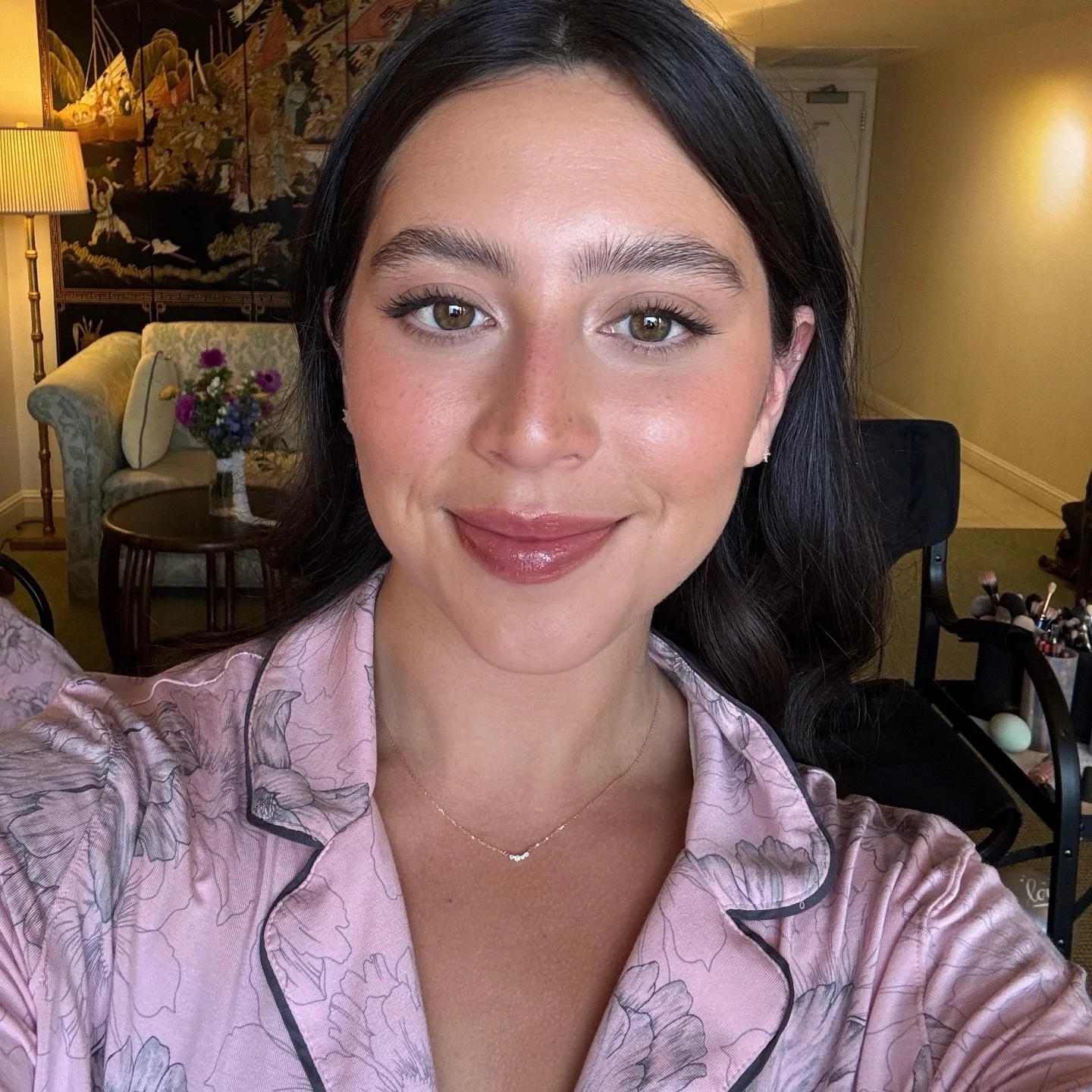 My list of natural glam makeup essentials:

Skin Prep:
@embryolisseusa Lait-Cr&egrave;me Concentr&eacute;
@glowrecipe Watermelon Glow Niacinamide Dew Drops

Base:
@armanibeauty Luminous Silk Foundation 
@narsissist Radiant Creamy Concealer
@lamer The