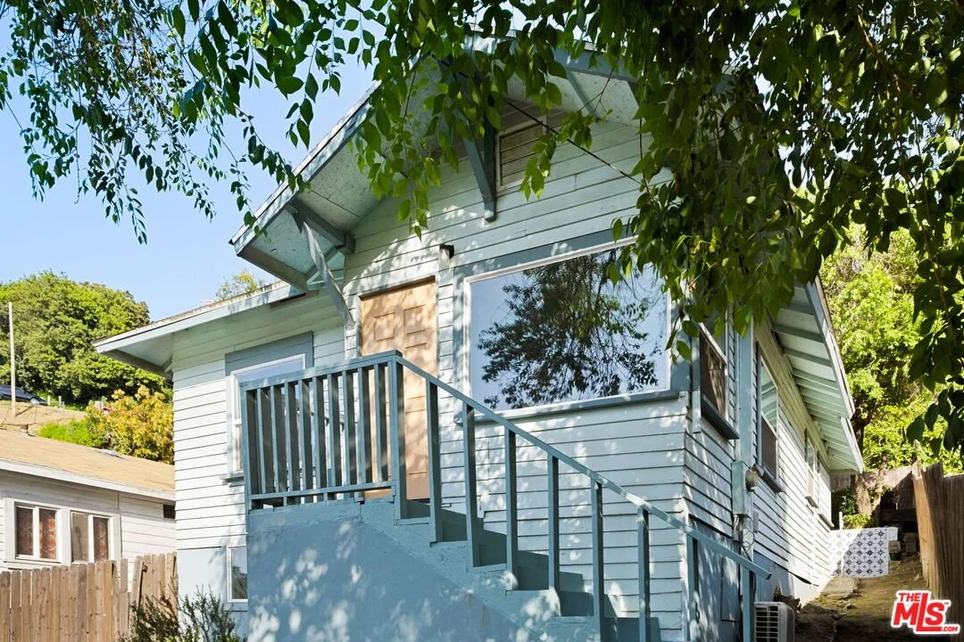 4320 Beagle | $990,000