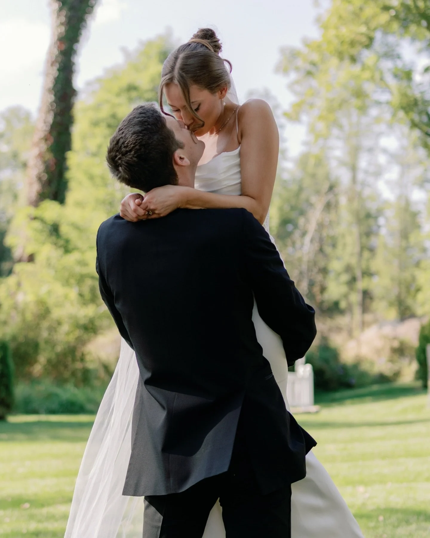 Natalie &amp; Jim&rsquo;s day was incredibly perfect and I think about it at least once a week so I am giving their photos a permanent spot on my feed 💛

Vendors: 
Photography: @juliaelizabethphotos 
Venue: @rosedalecenter 
Floral: Hyvee Floral
Cate