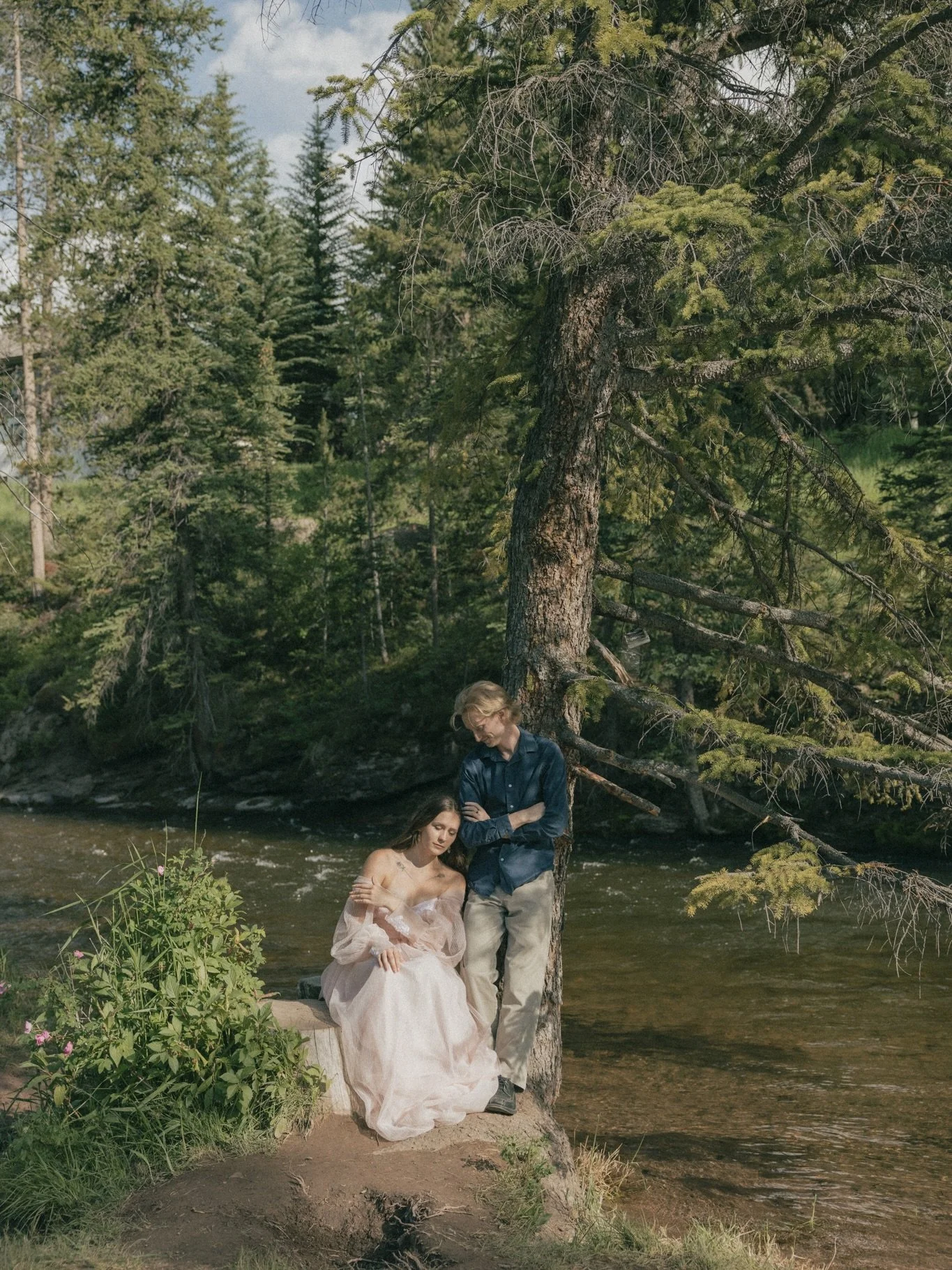 Reposting some work back when I did a trip to Vail with some beautiful people that I love 💕 

Dress: @midwestgowns 

&bull;

&bull;

&bull;

[Minneapolis wedding photographer | Twin cities couples photographer | Madison wi elopement photographer | M