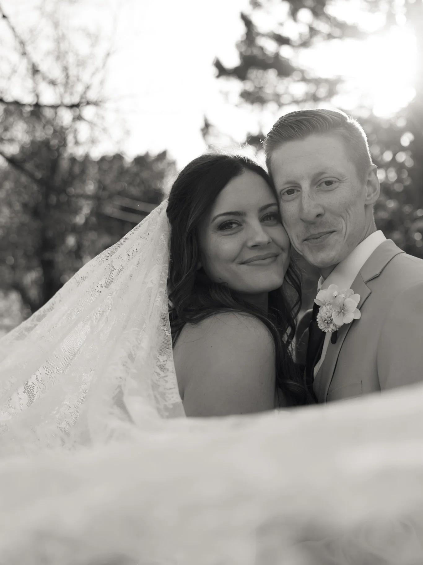 Some B&amp;W&rsquo;s from K&amp;D&rsquo;s day ❤️ 

Photographer: @juliaelizabethphotos
Venue: @littlelazylodge
3 cheers catering 
Hair/makeup: @captivatingbeautyhairandmakeup
Musician: @mikebustinmusic
Dress: @aandbe_bridalshop

&bull;

[Minneapolis 