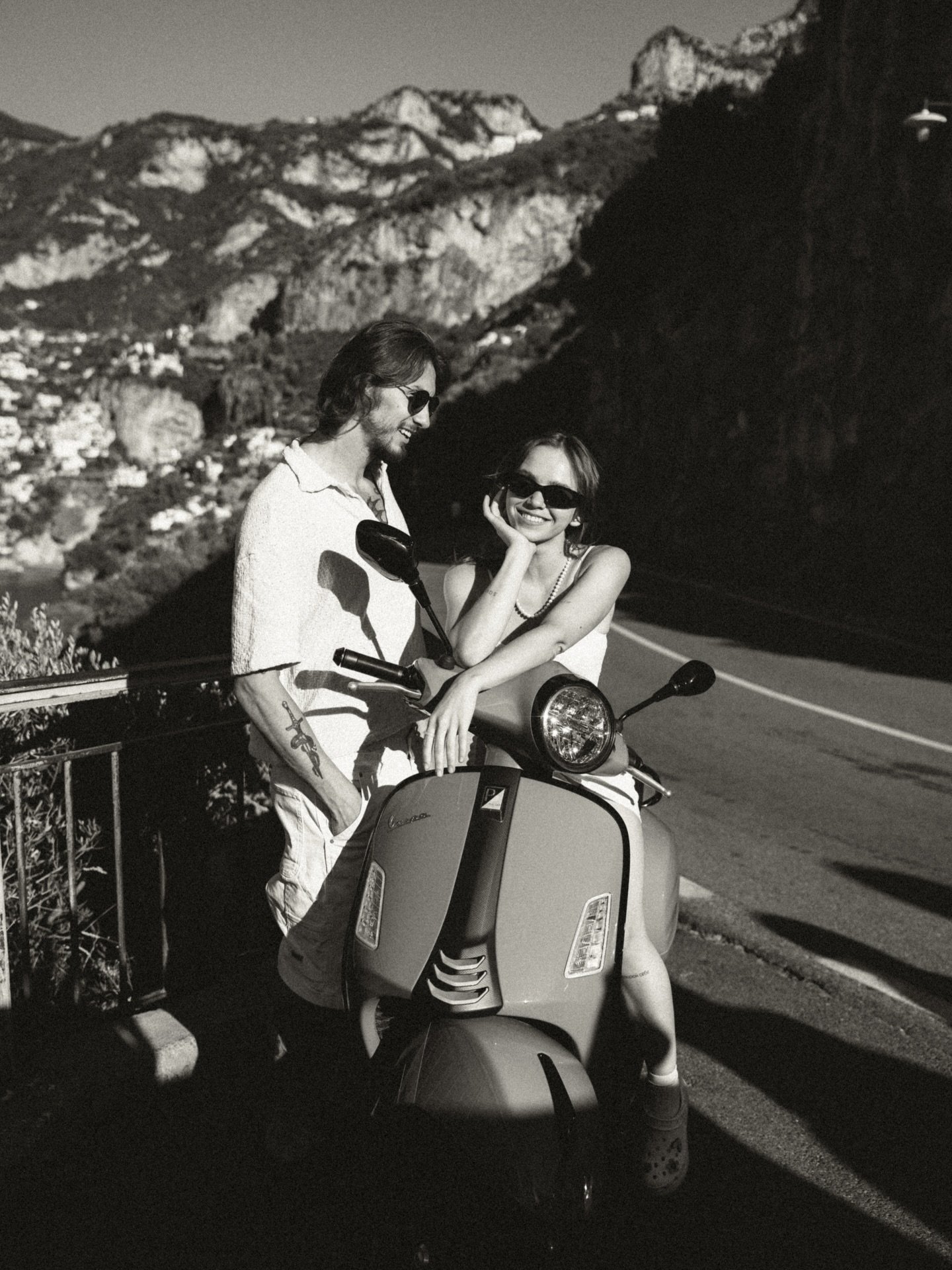 Another game of &ldquo;Do I like the color version or B&amp;W better?&rdquo; 🤔 

[Minneapolis wedding photographer | Twin cities couples photographer | Madison wi elopement photographer | Milwaukee wedding photographer | MN wedding photographer | Mi