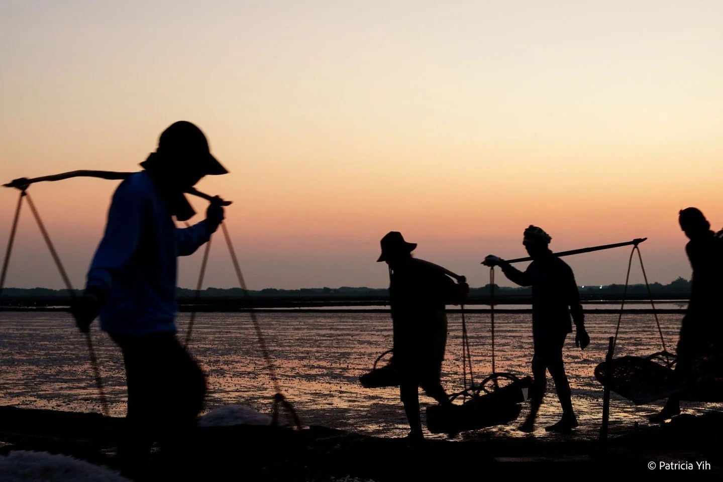 Golden hours and timeless silhouettes 🌅✨ Captured the essence of hard work and tradition on the salt fields of Thailand. Each step, a story of resilience, framed by the beauty of the setting sun.

Shot on: Sony A7CR + Tamron 35-150mm
📍 Salt Fields,