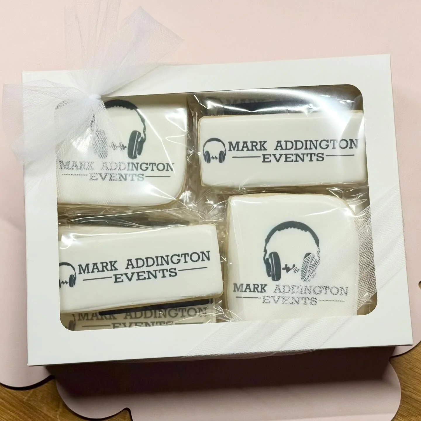 Created a custom branded cookie set for @markaddingtonevents as a gift for a special contact ✨
Intentional branding. Elevated presentation. Sweet first impressions.