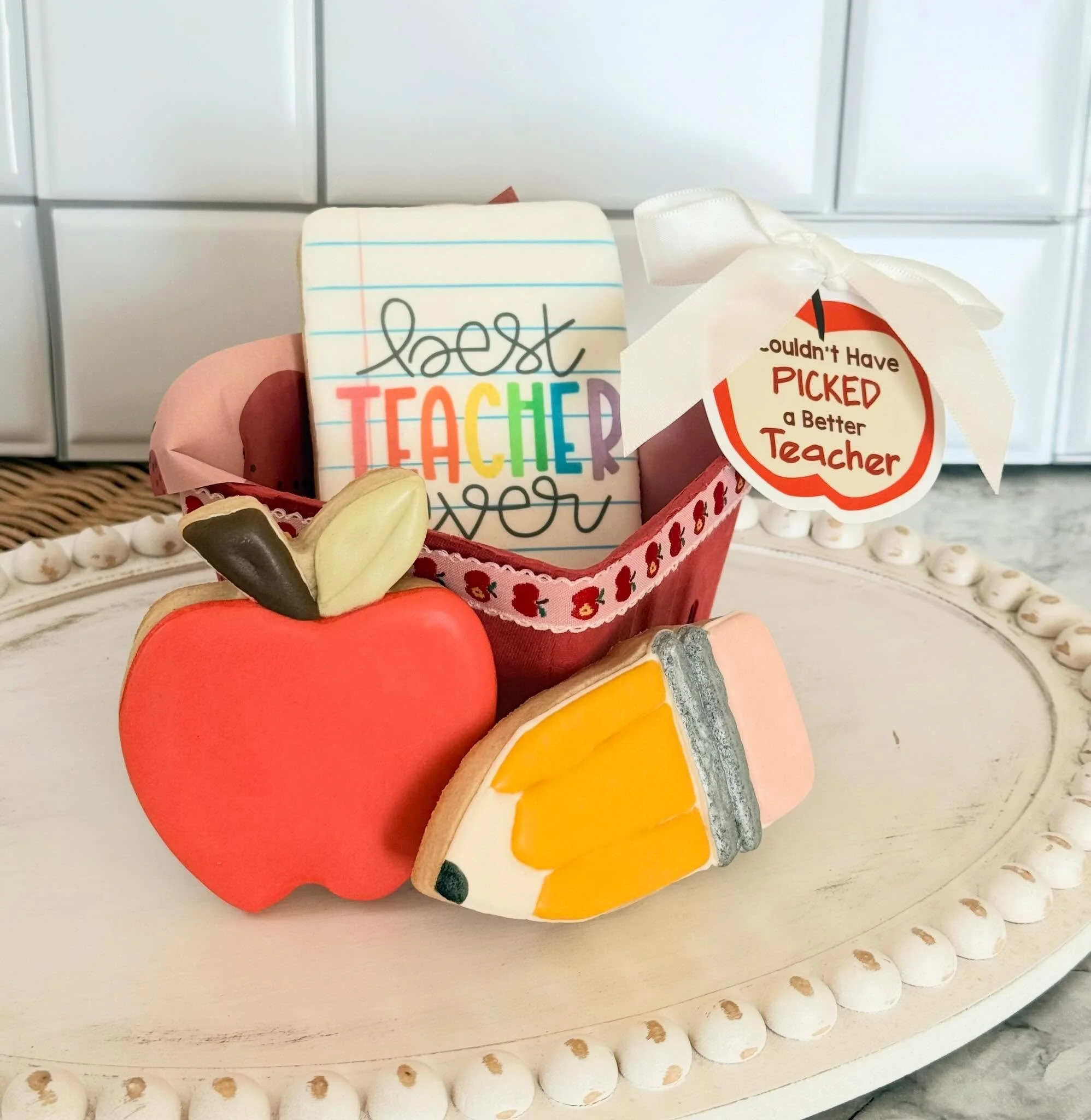 Because &ldquo;thank you&rdquo; never feels like enough 🍎✨
These Teacher Appreciation gift baskets are a simple, sweet way to celebrate the ones who pour into our kids every single day.
Each set includes 3 hand-decorated cookies, made with love and 