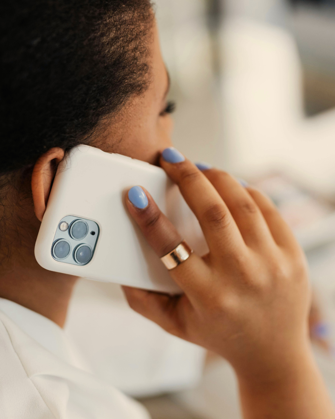Business woman on phone talking about therapy