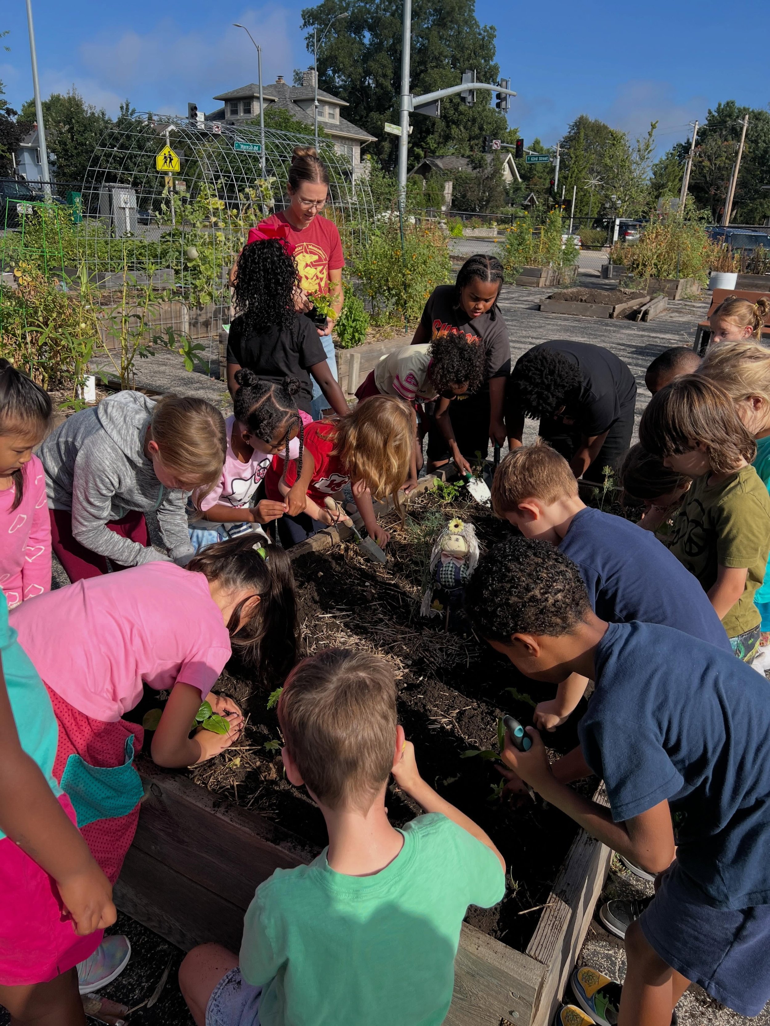WE LOVE 💕 CREATING A CLASSROOM IN THE GARDEN! 

Fall planting day was magical! Students planted kale &amp; lettuce 🥬 starts, carrot 🥕, beet, radish 🫜, pea 🫛 and bean seeds. 

We also got to taste ground cherries, apples &amp; figs from our trees