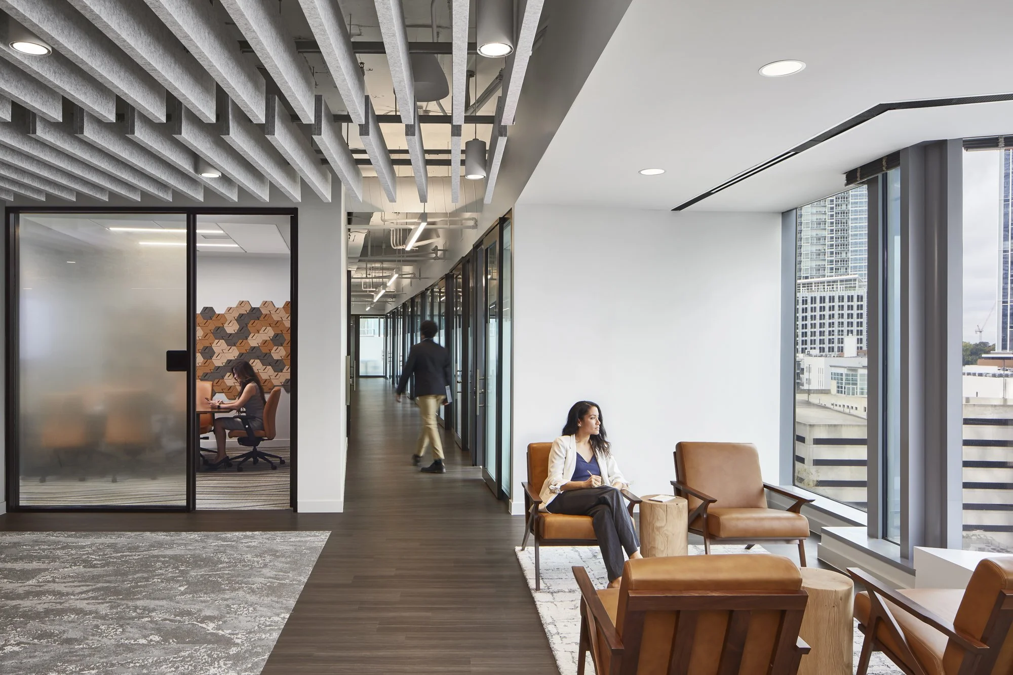 The Benefits of a Hybrid Office Space: 3 Ways to Put This Model into Action