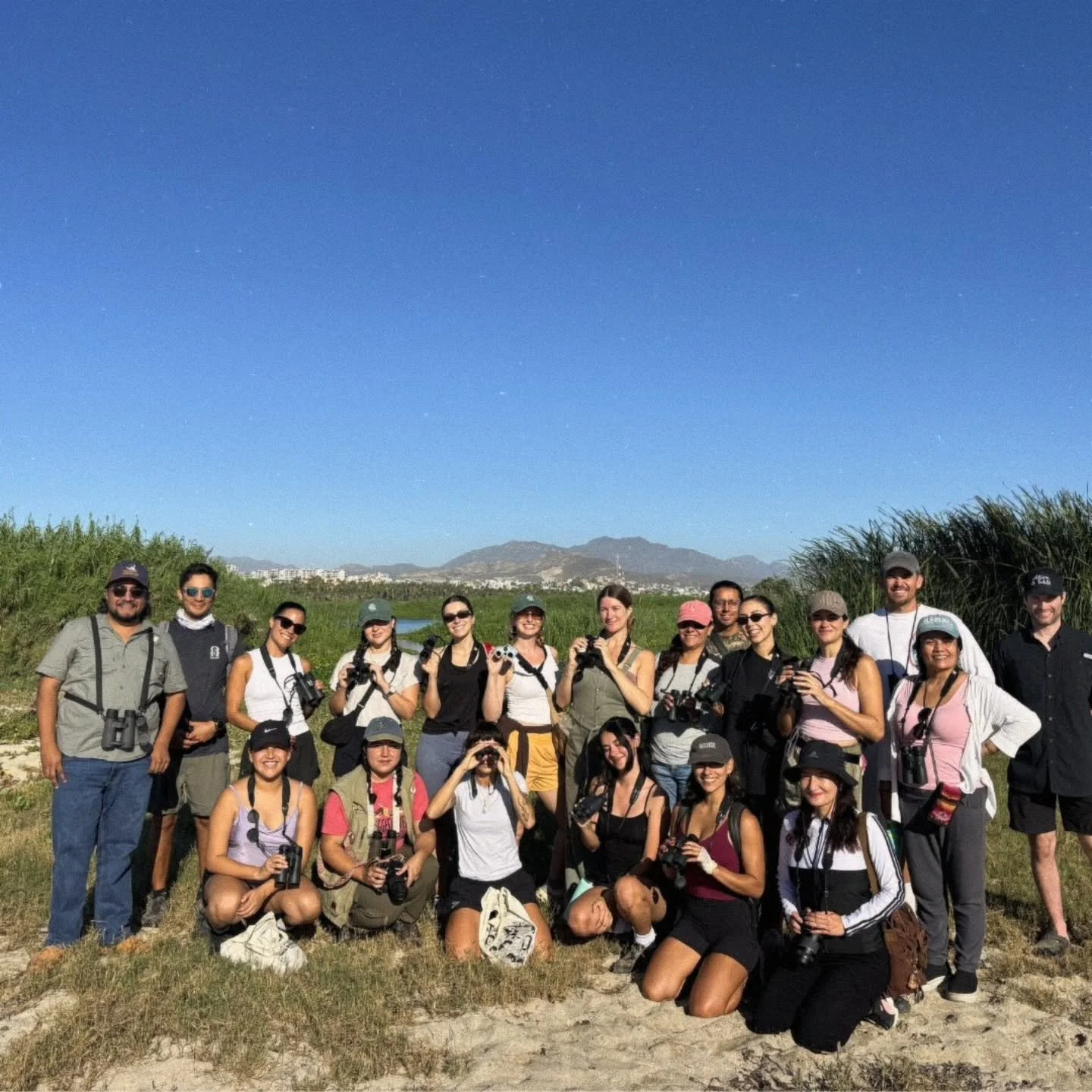 Ayer festejamos el D&iacute;a de la Tierra con una pajareada en el Estero 💚

Fuimos a aprender de @birding_uabcs  y a conectar con toda la vida que este ecosistema sostiene

Pudimos ver 27 especies diferentes de aves!

Nos encanta que la comunidad p