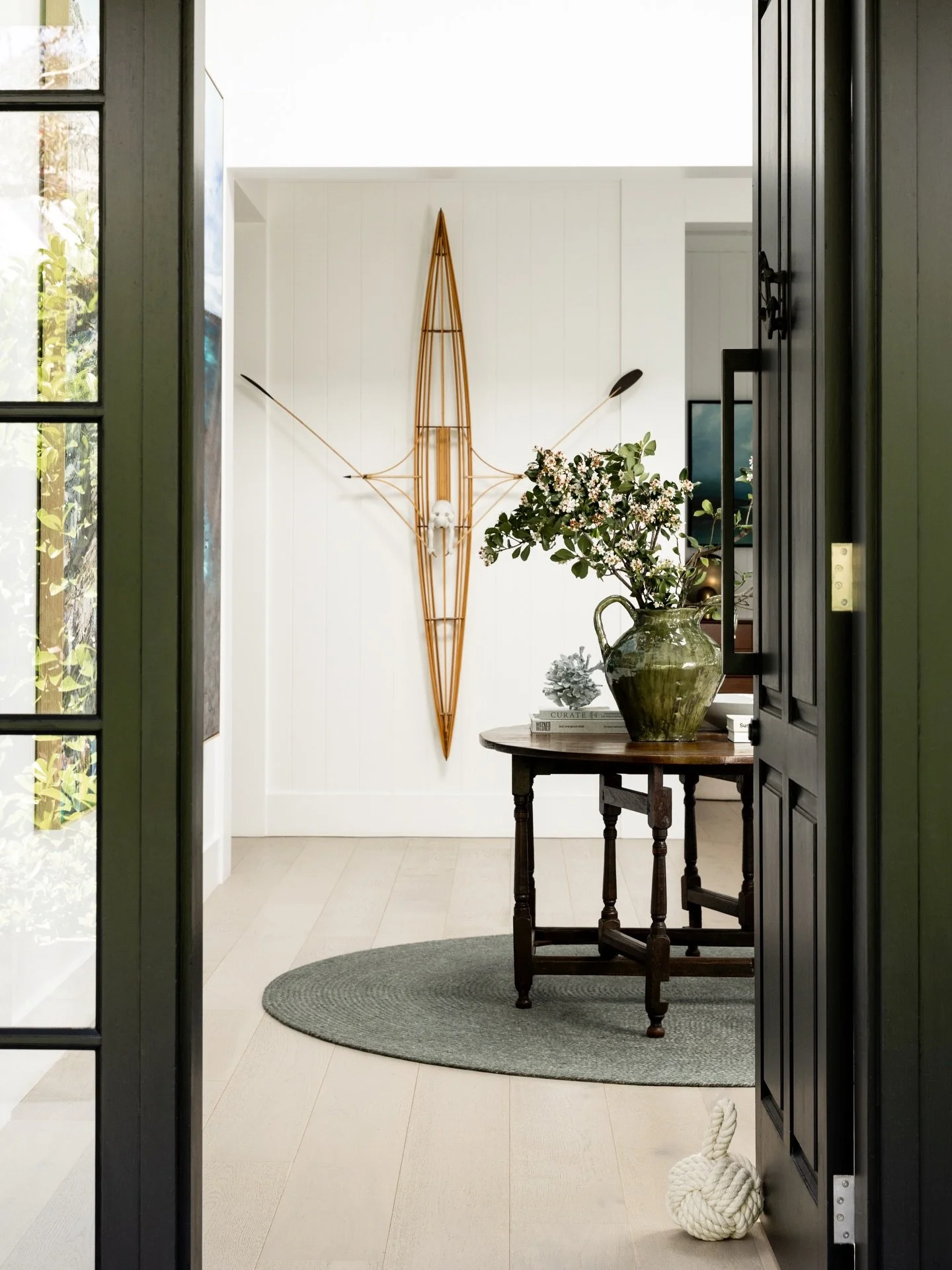 A welcoming arrival home. A beautifully crafted timber rowing boat by Canadian sculptor David Robinson, discovered by our clients in a Whistler gallery, takes pride of place in the foyer. Project @strittdesignandconstruction. Photography @simonwhitbr