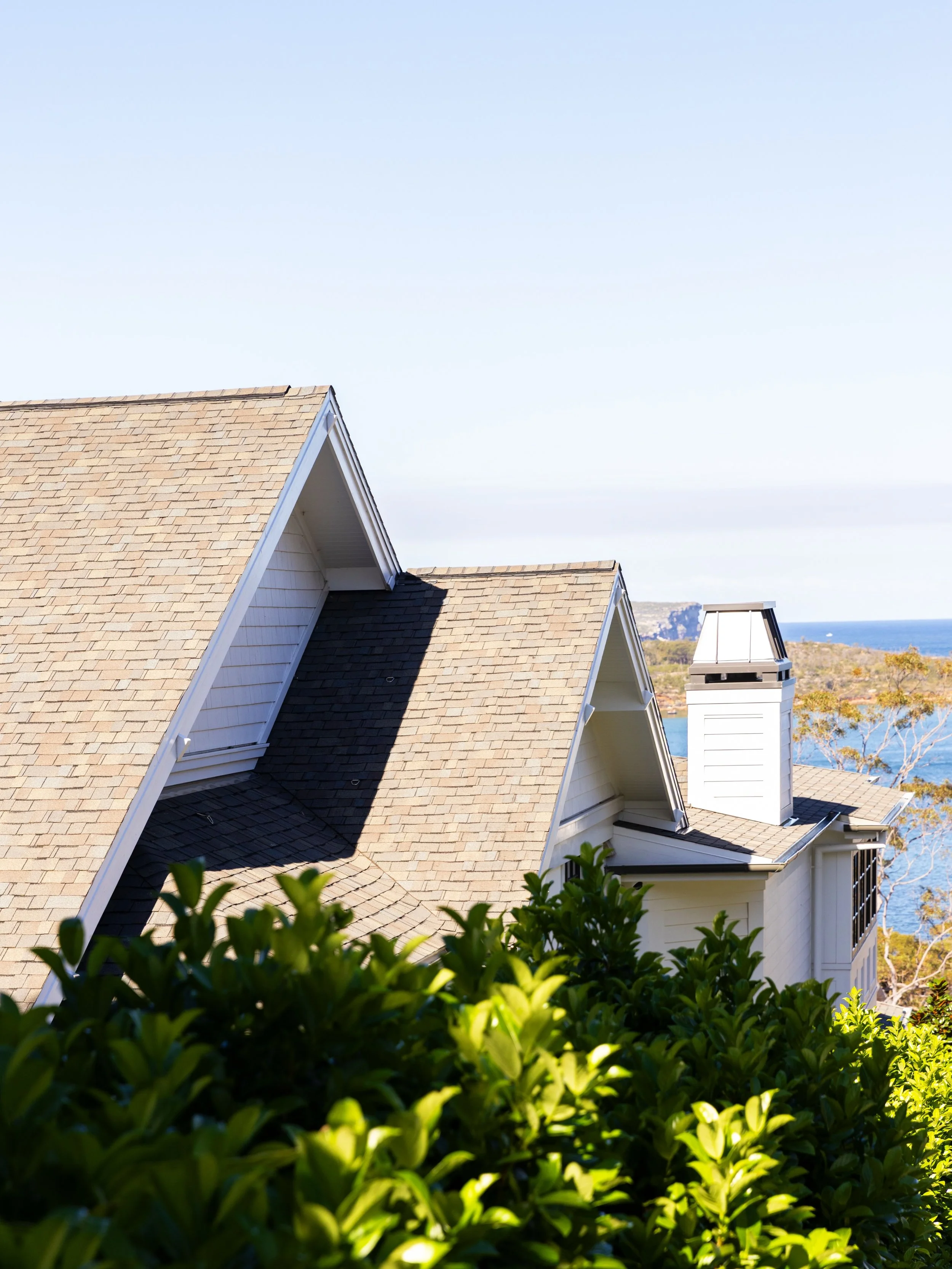 A view from above. Thoughtfully detailed shingle roofing brings authenticity and timeless appeal to this coastal home. Project @strittdesignandconstruction. Photography @simonwhitbreadphoto. #strittdesignandconstruction #chinamansbeachhouse