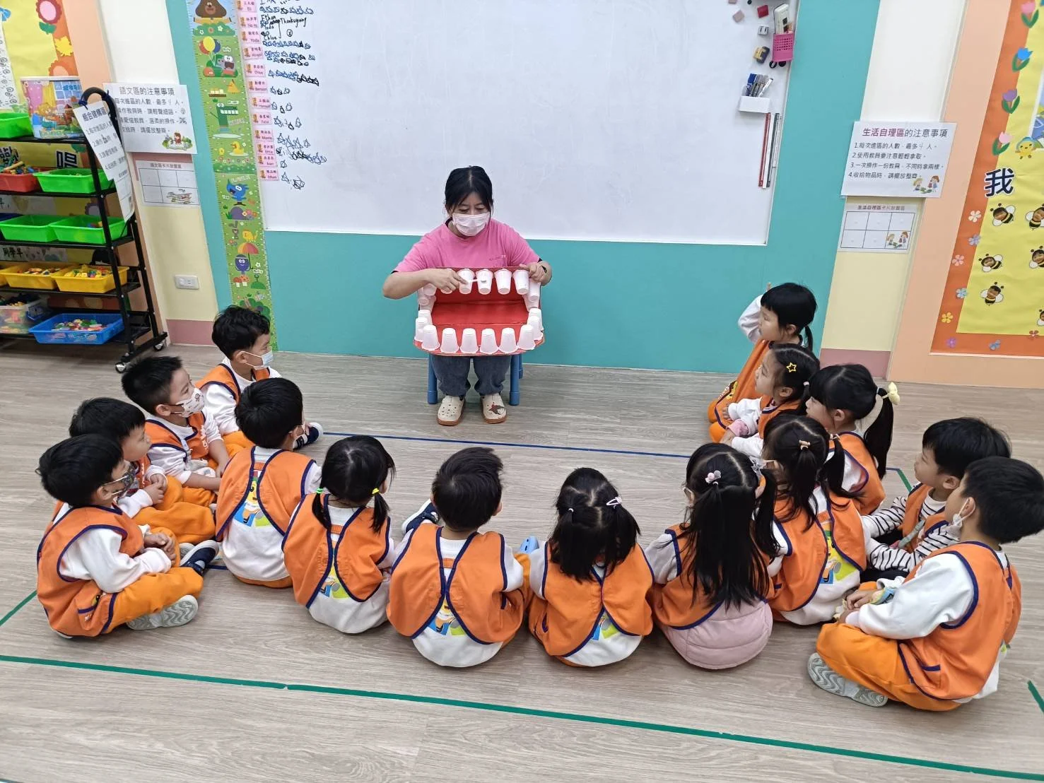 健康的牙齒  一起來刷牙