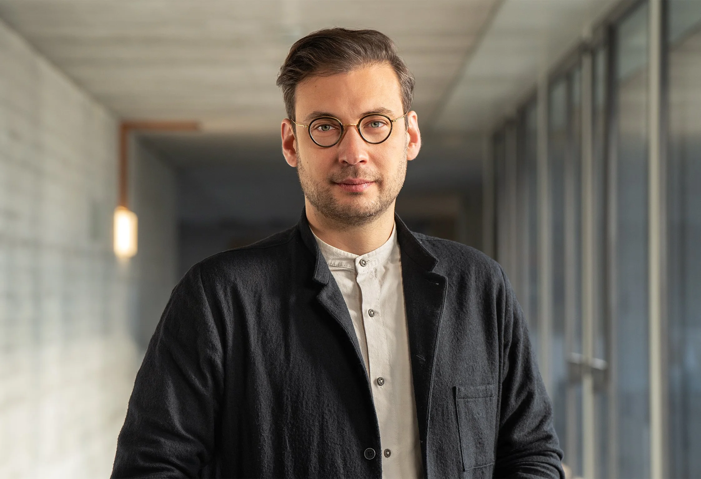 A leading expert, Blagoy Blagoev advises founders, executives, boards and government officials in Germany, Switzerland, and Austria on organizational change, organizational and temporal design. He works with e.g.startups, fintechs, the public sector.