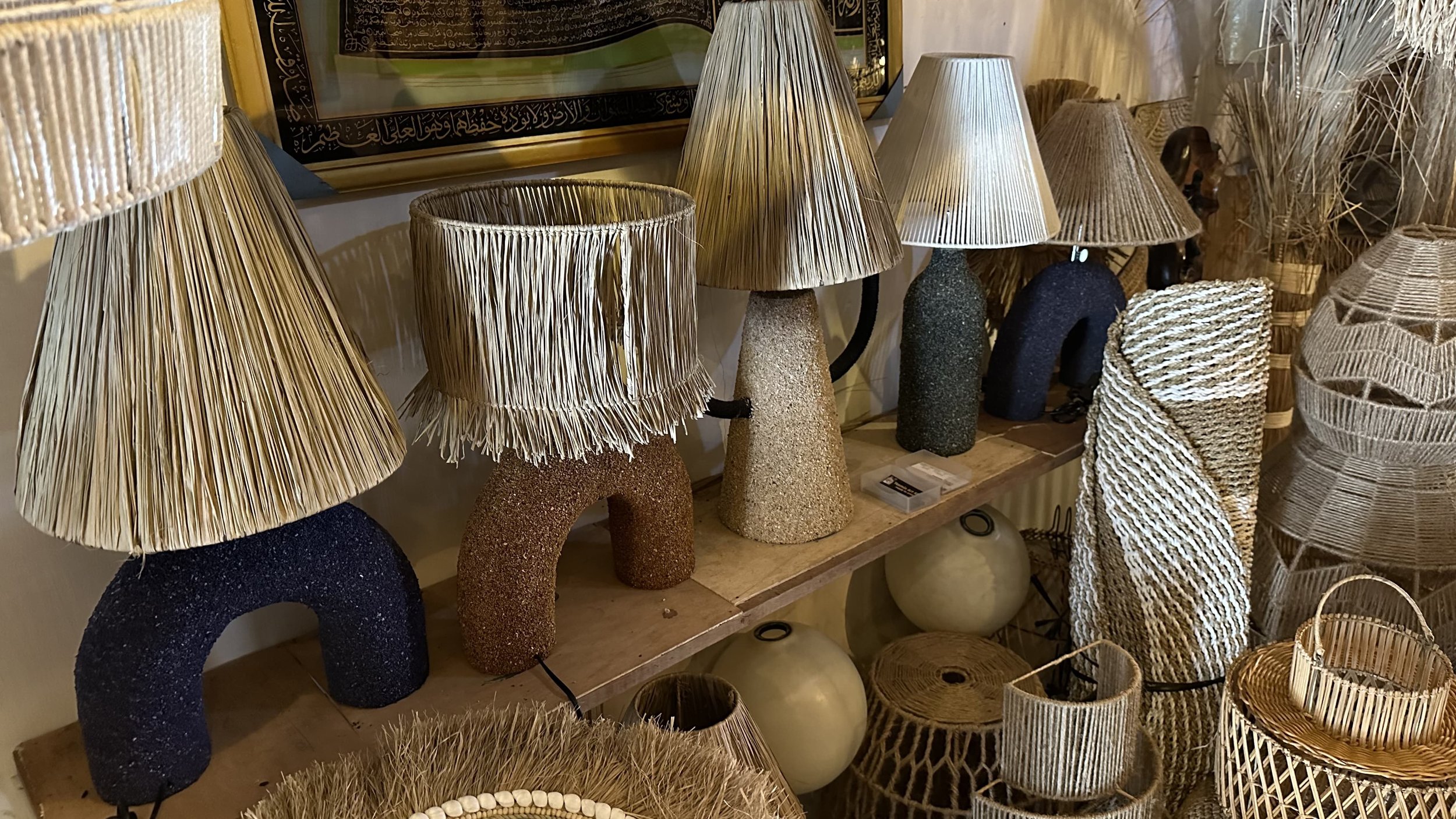 Lampe de Table Artisanale en Fibres Naturelles – Design Éthique et Moderne