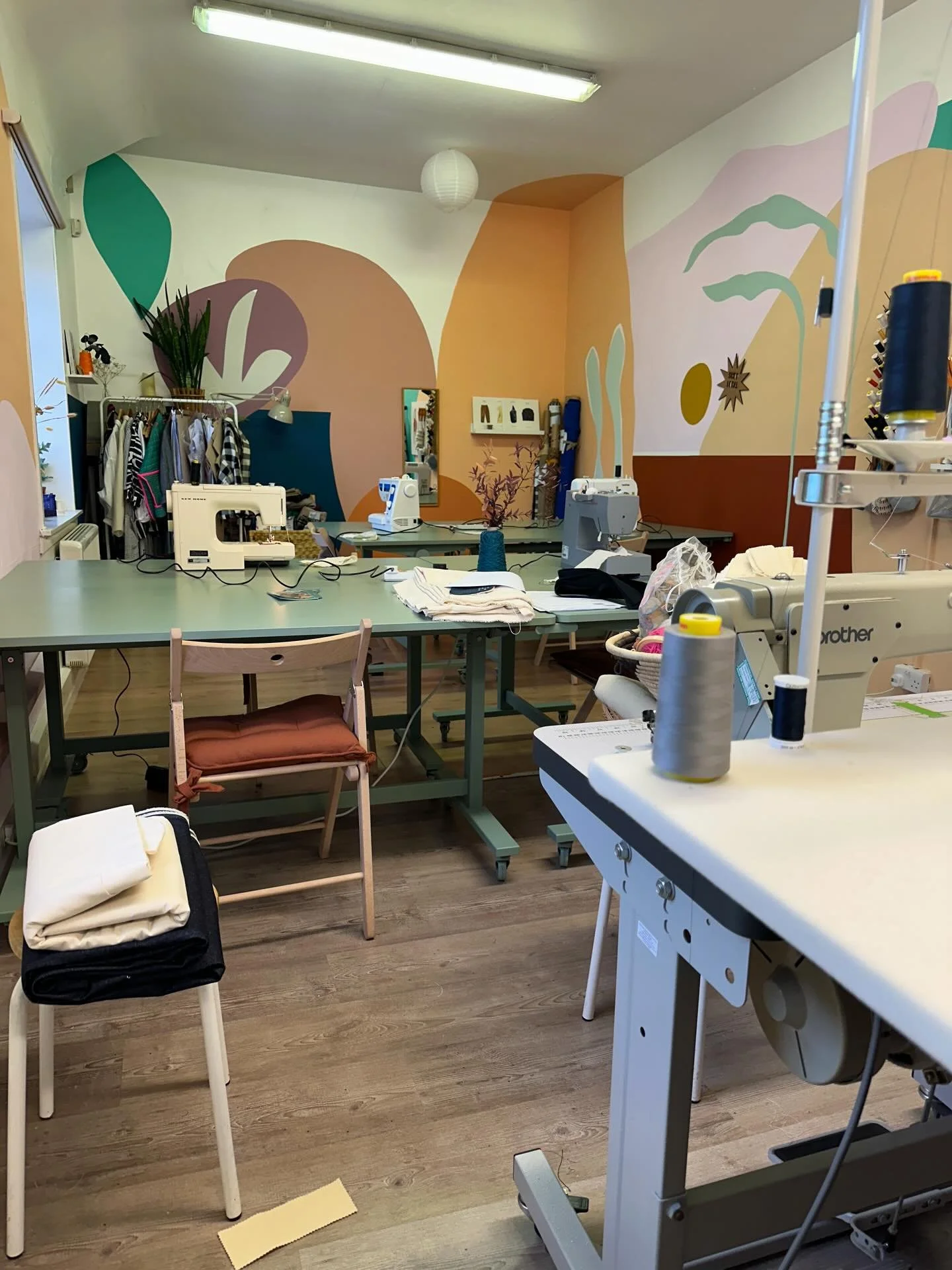 Prepping for my last Beginners&rsquo; Sewing workshop of the year tomorrow. And after that it is full steam ahead for the following weekend- IT&rsquo;S OUR ANNUAL CHRISTMAS MARKET WEEKEND!! 🎉🎉🎉

This is the biggest year yet. So many residents are 